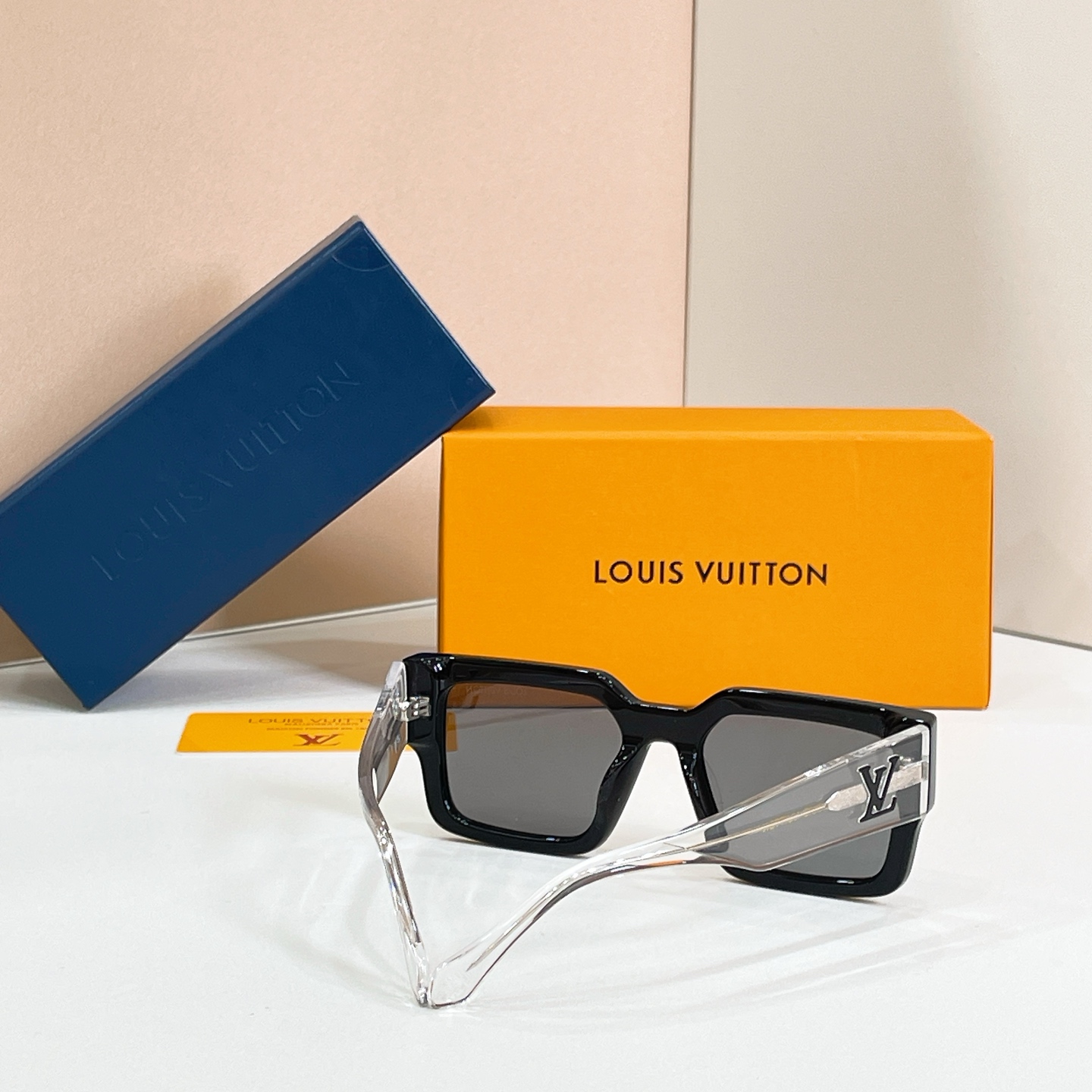 Louis Vuitton LOUIS VUITTO* MODEL：Z1579E SIZE：55口20-145