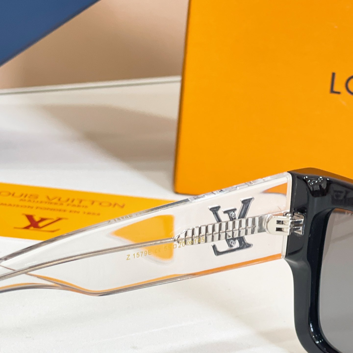Louis Vuitton LOUIS VUITTO* MODEL：Z1579E SIZE：55口20-145