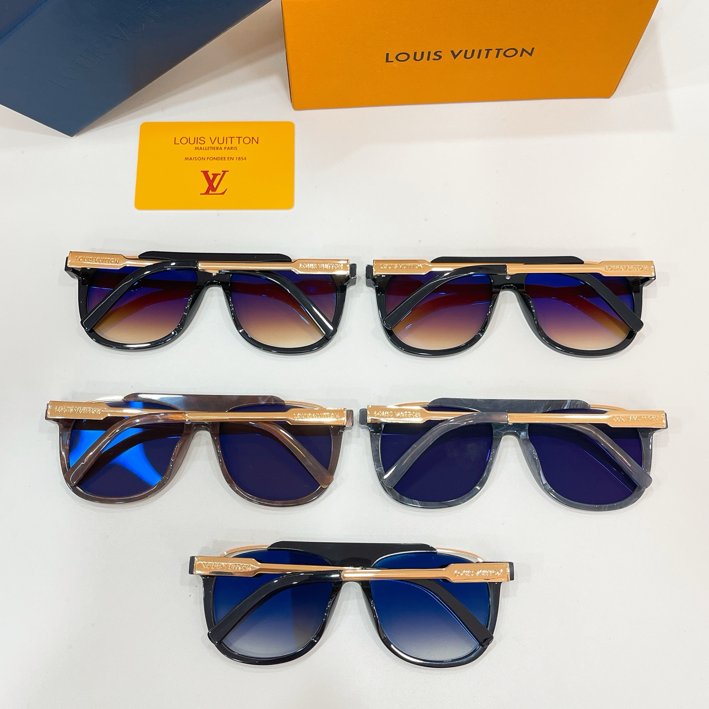Louis Vuitton 13015046LOUIS VUITTO* MODEL：Z0936E SIZE：57口16-145