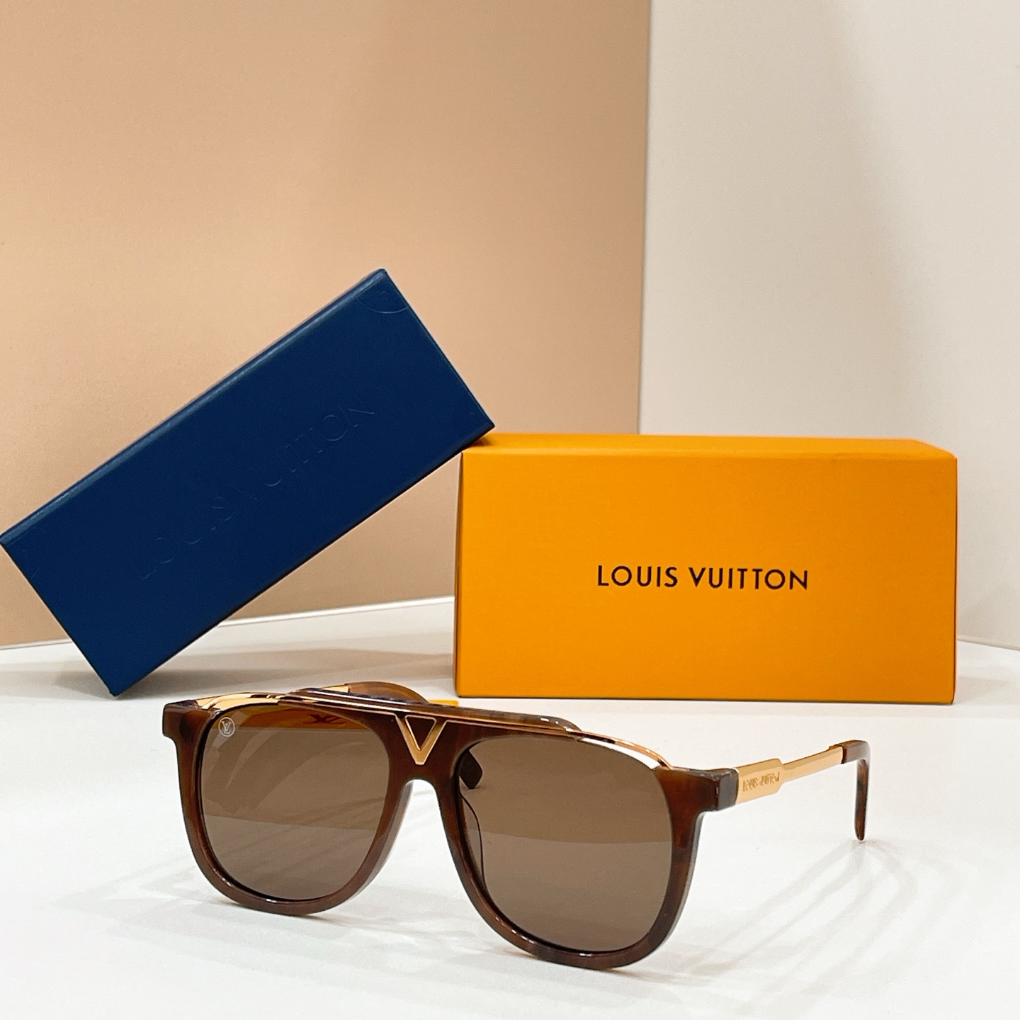 Louis Vuitton 13015046LOUIS VUITTO* MODEL：Z0936E SIZE：57口16-145