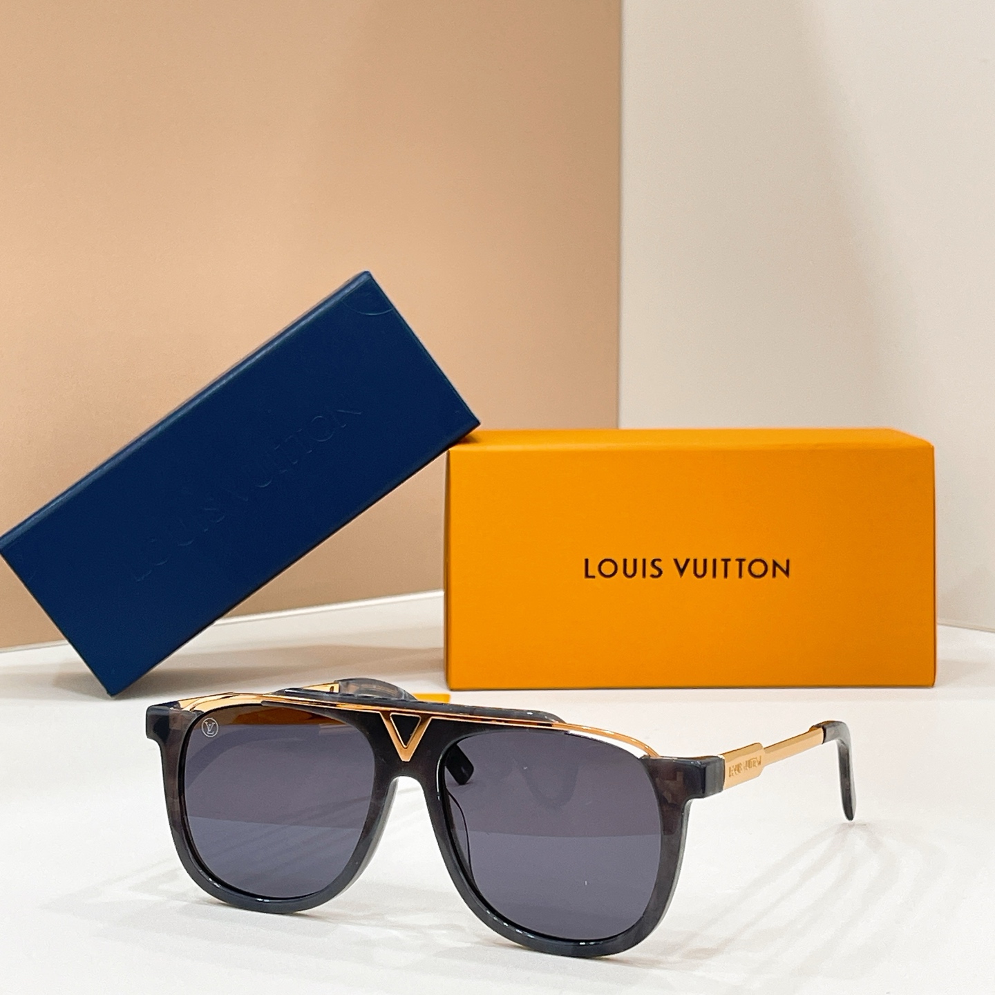 Louis Vuitton 13015046LOUIS VUITTO* MODEL：Z0936E SIZE：57口16-145