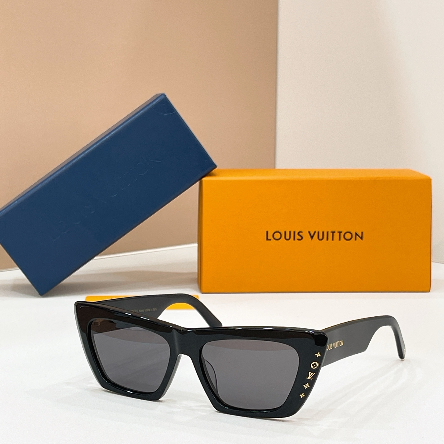 Louis Vuitton 09012073LOUIS VUITTO* MODEL：Z2425W SIZE：53口17-145