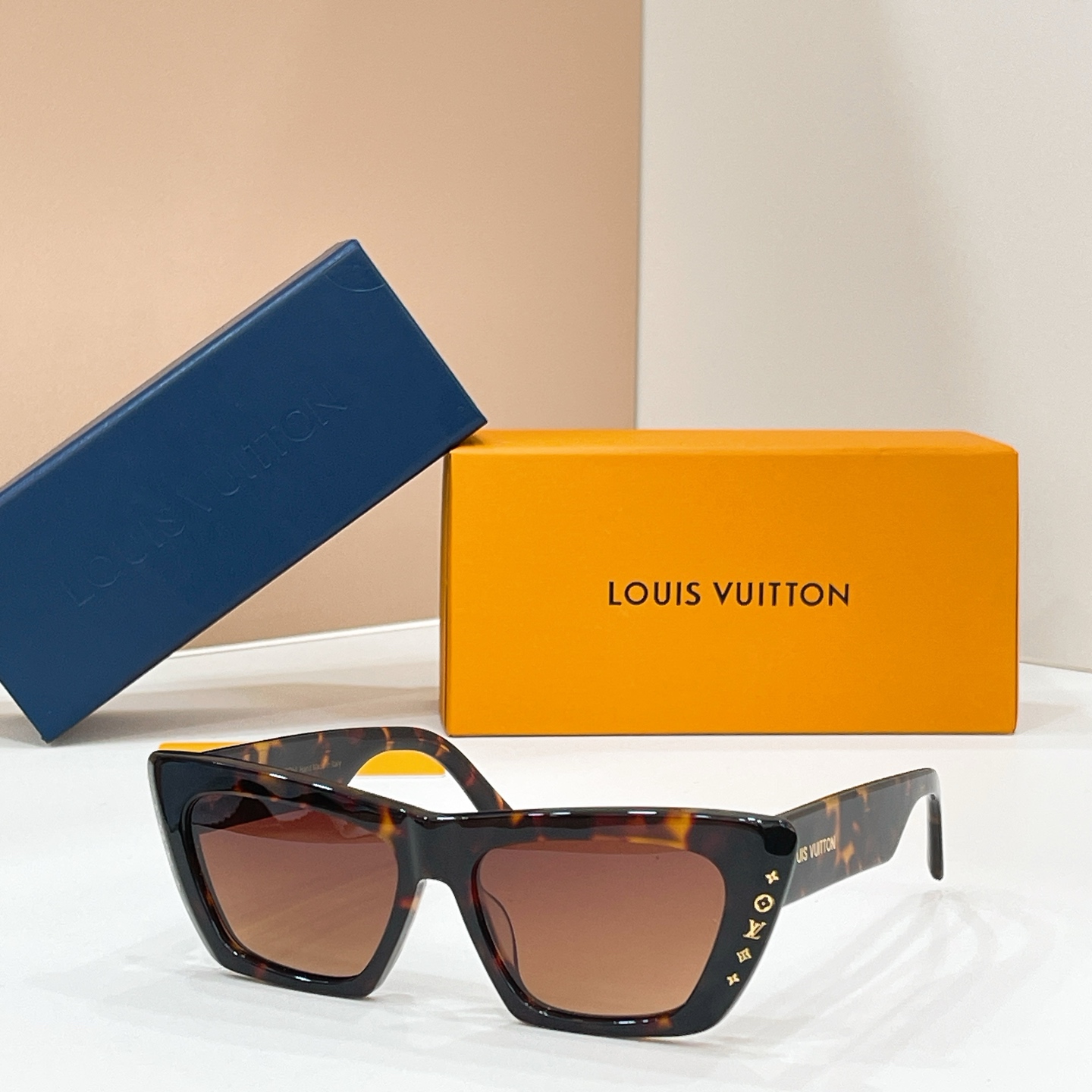 Louis Vuitton 09012073LOUIS VUITTO* MODEL：Z2425W SIZE：53口17-145