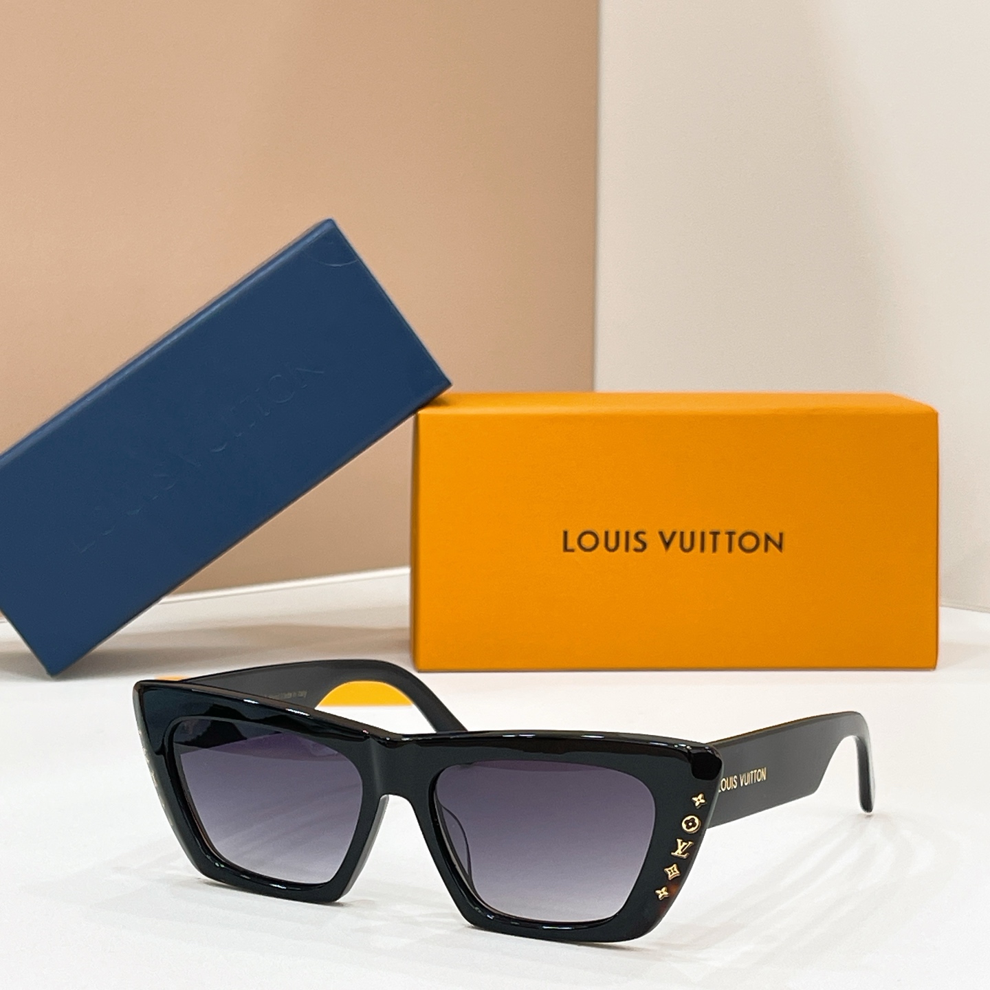 Louis Vuitton 09012073LOUIS VUITTO* MODEL：Z2425W SIZE：53口17-145