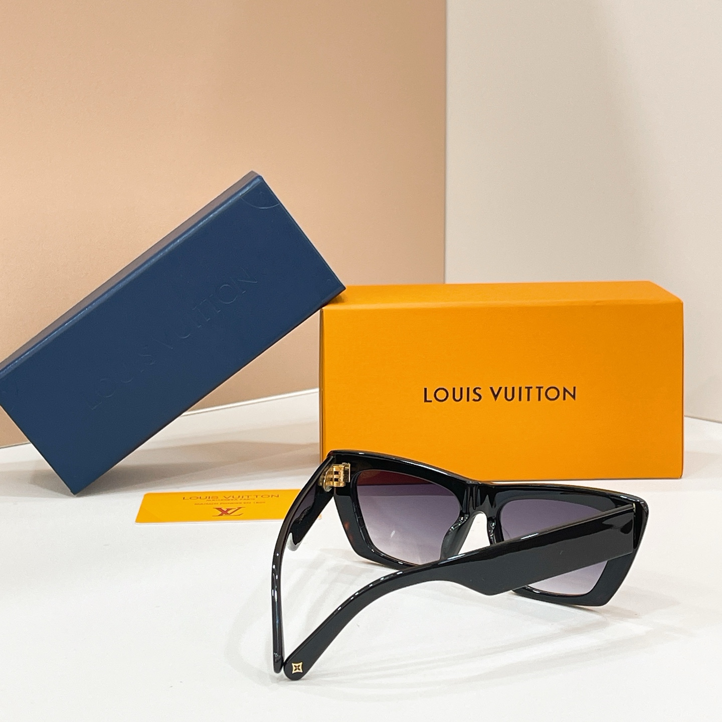 Louis Vuitton 09012073LOUIS VUITTO* MODEL：Z2425W SIZE：53口17-145
