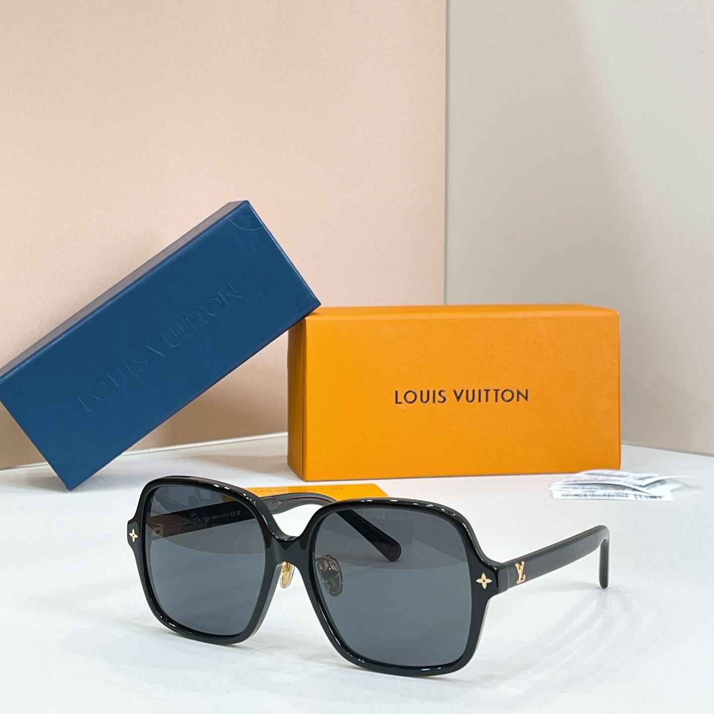 Louis Vuitton 13015073LOUIS VUITTO* MODEL：Z3044E SIZE：56口16-145 钟楚曦同款～～