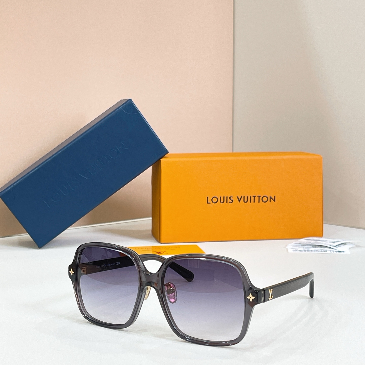 Louis Vuitton 13015073LOUIS VUITTO* MODEL：Z3044E SIZE：56口16-145 钟楚曦同款～～