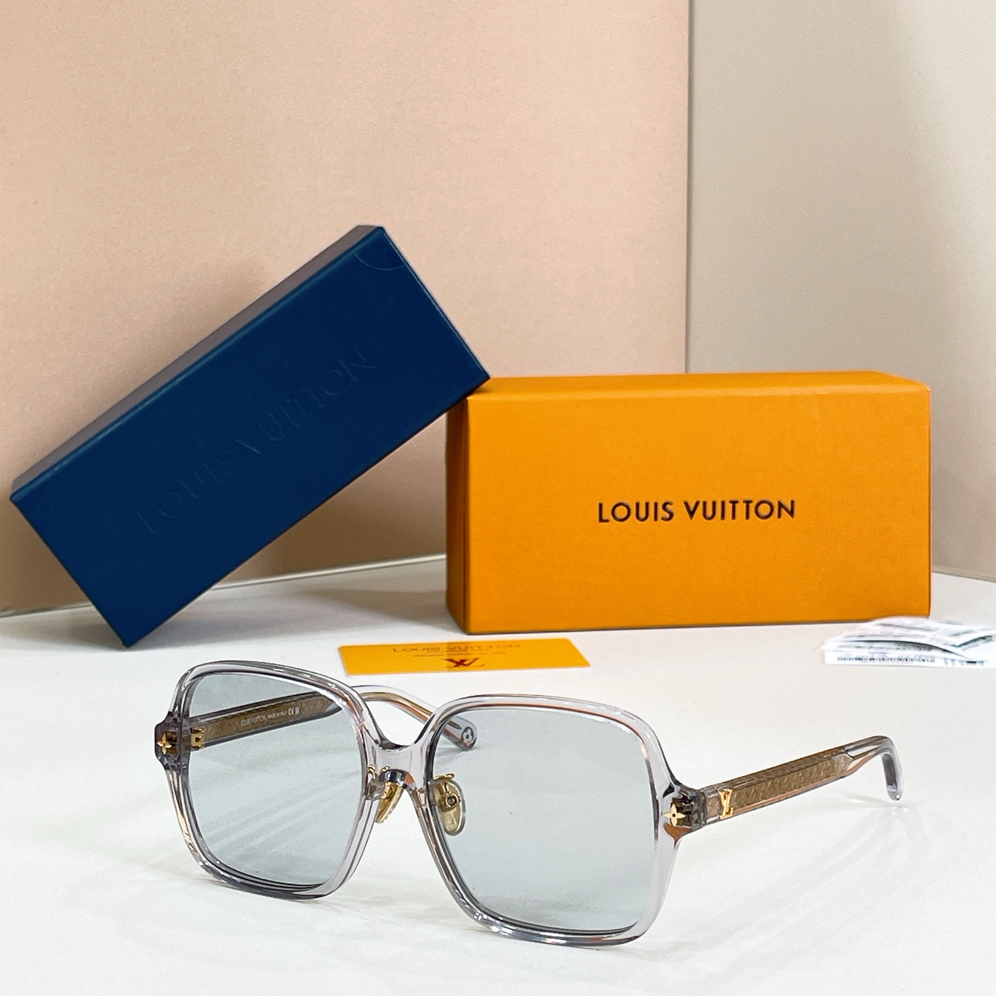 Louis Vuitton 13015073LOUIS VUITTO* MODEL：Z3044E SIZE：56口16-145 钟楚曦同款～～