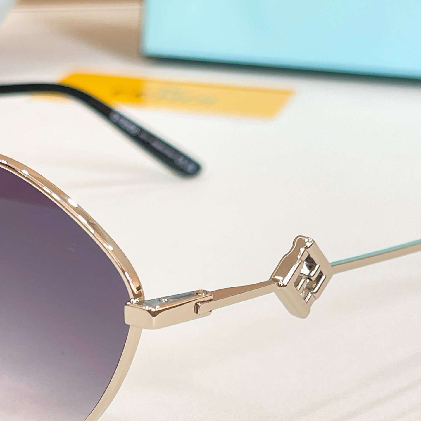 FENDI✨✨✨MODEL：FE40217U✨✨ SIZE：55口17-145✨✨✨