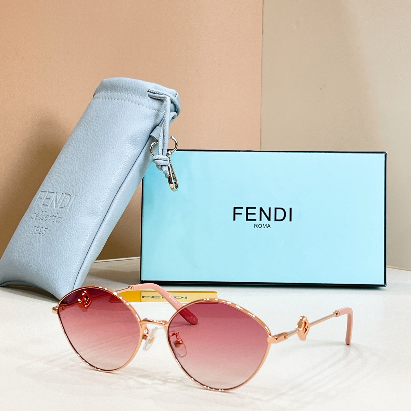FENDI✨✨✨MODEL：FE40217U✨✨ SIZE：55口17-145✨✨✨