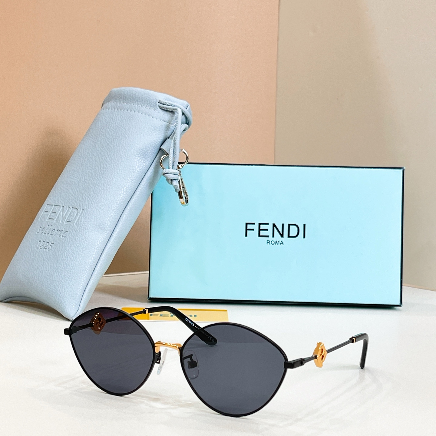 FENDI✨✨✨MODEL：FE40217U✨✨ SIZE：55口17-145✨✨✨