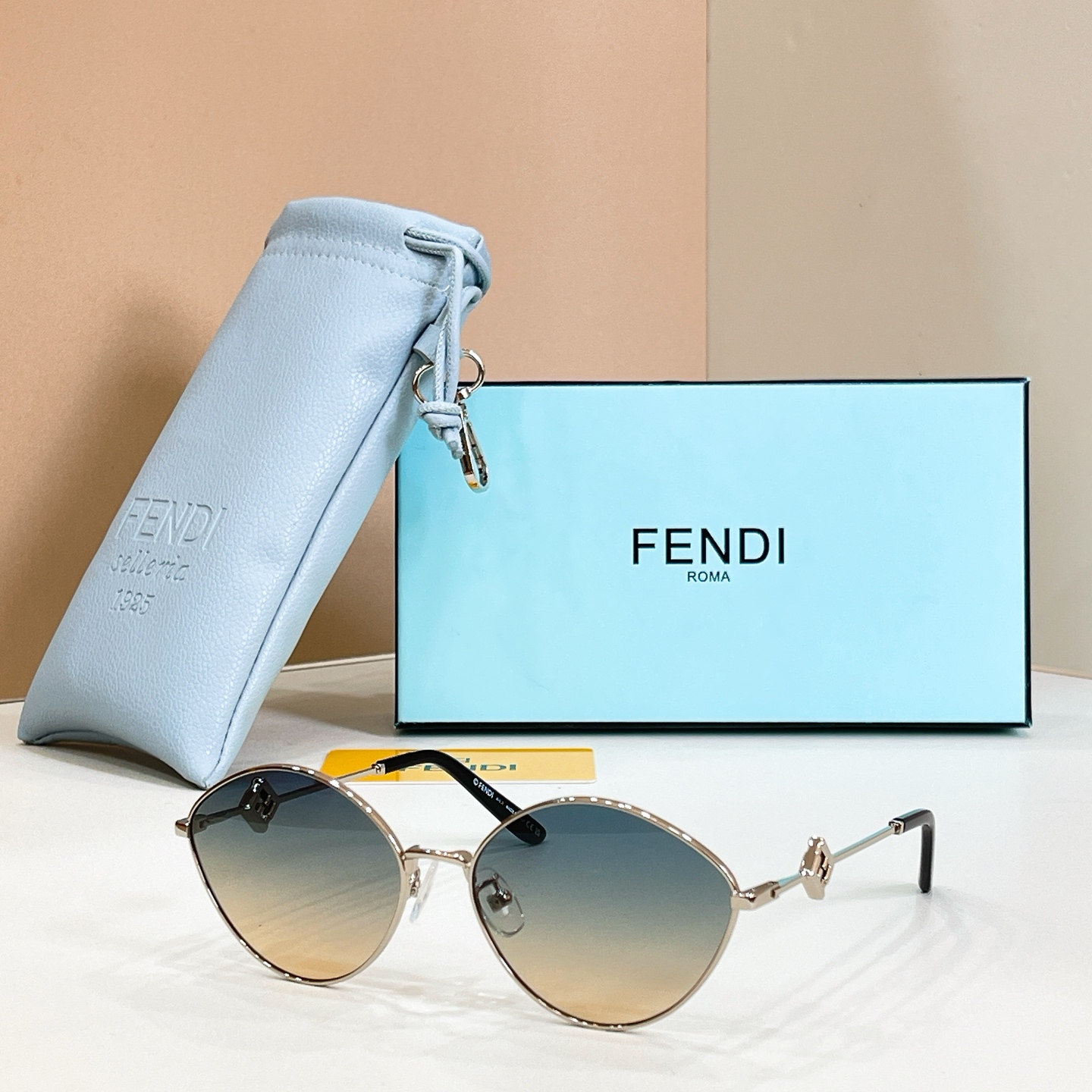 FENDI✨✨✨MODEL：FE40217U✨✨ SIZE：55口17-145✨✨✨