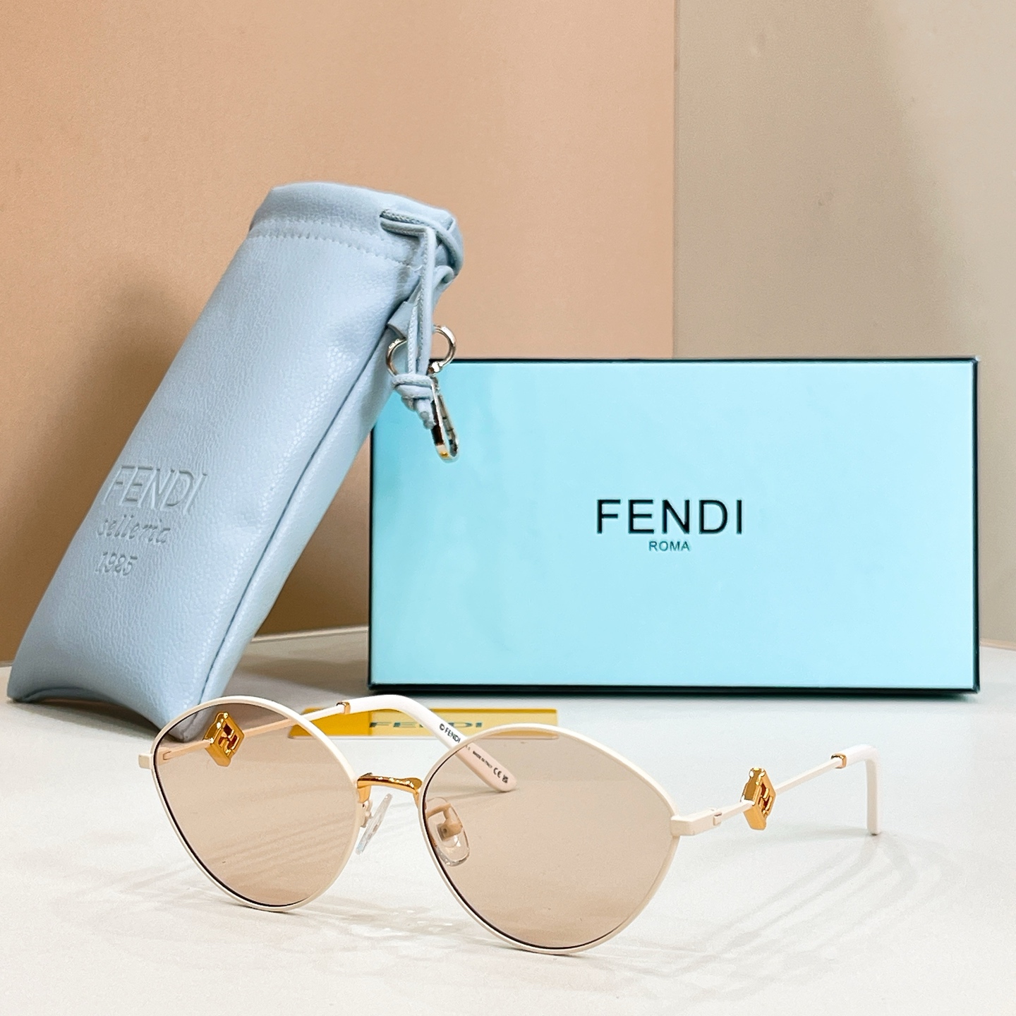 FENDI✨✨✨MODEL：FE40217U✨✨ SIZE：55口17-145✨✨✨