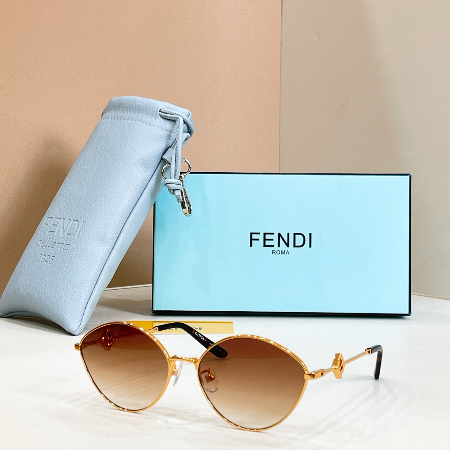 FENDI✨✨✨MODEL：FE40217U✨✨ SIZE：55口17-145✨✨✨