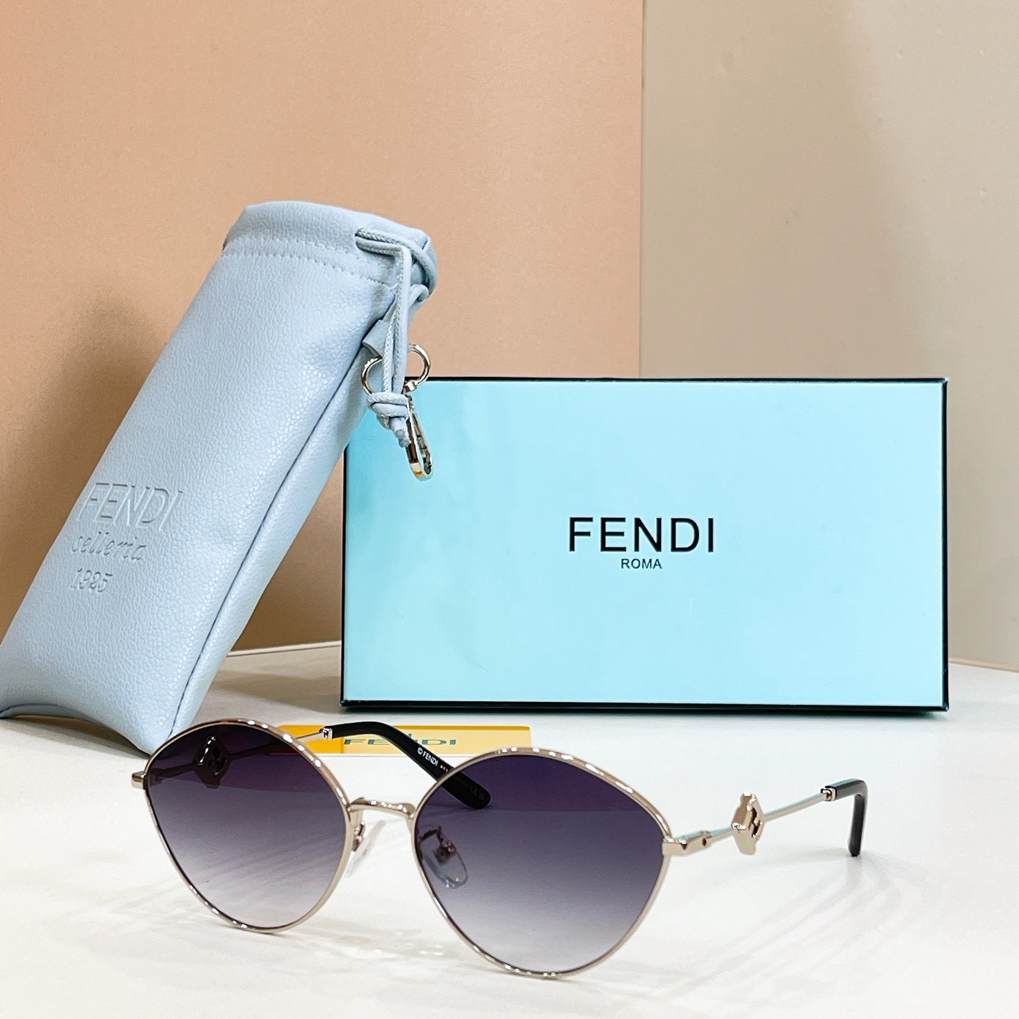 FENDI✨✨✨MODEL：FE40217U✨✨ SIZE：55口17-145✨✨✨