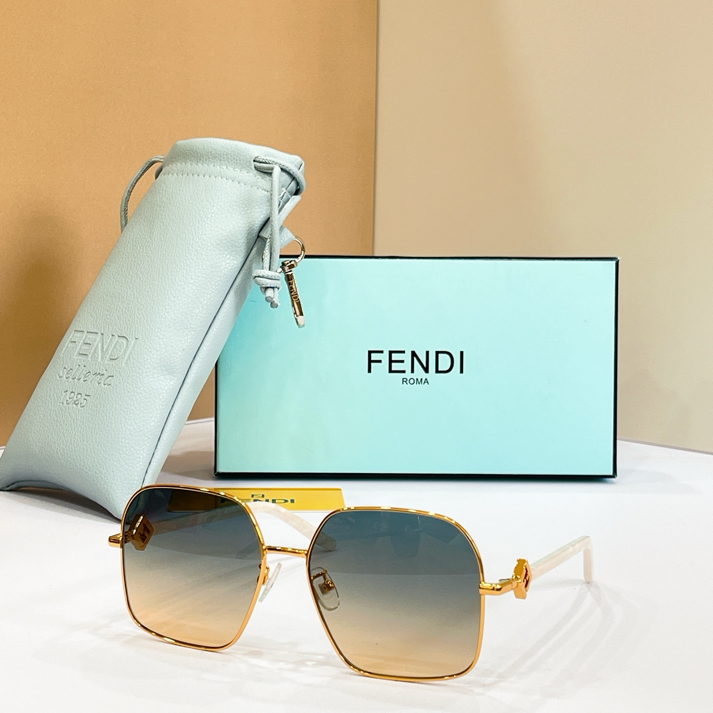 FENDI✨✨✨MODEL：FE40218U✨✨ SIZE：58口15-140✨✨✨