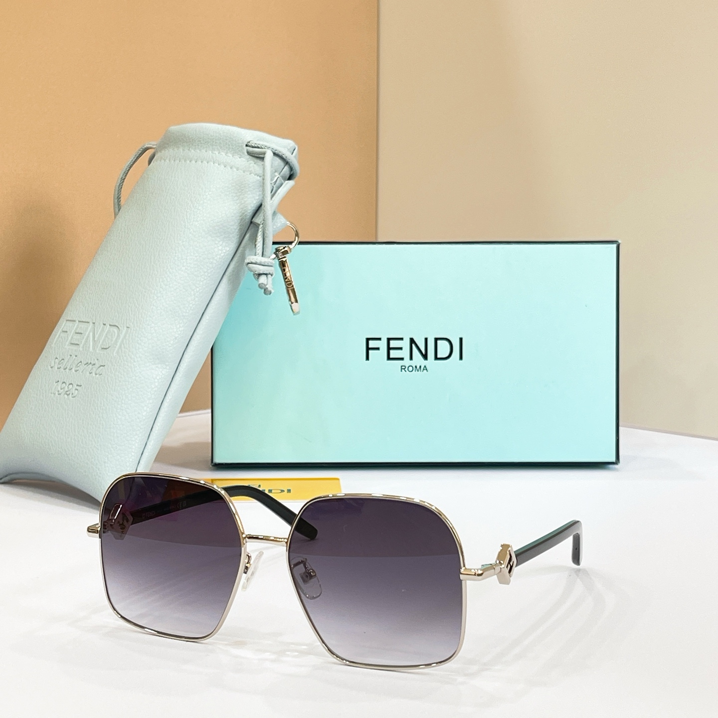 FENDI✨✨✨MODEL：FE40218U✨✨ SIZE：58口15-140✨✨✨