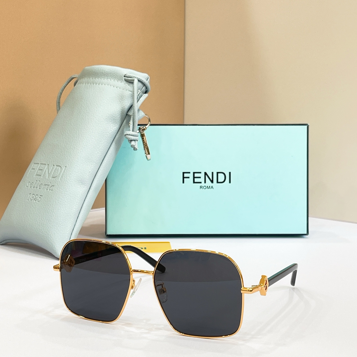 FENDI✨✨✨MODEL：FE40218U✨✨ SIZE：58口15-140✨✨✨