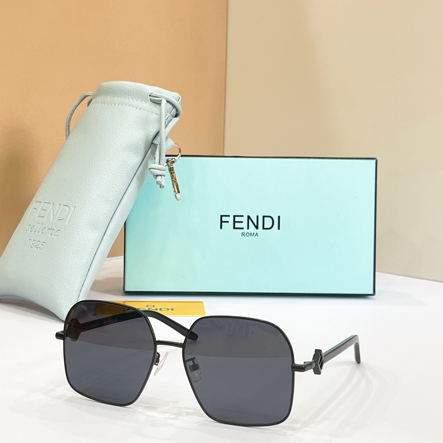 FENDI✨✨✨MODEL：FE40218U✨✨ SIZE：58口15-140✨✨✨
