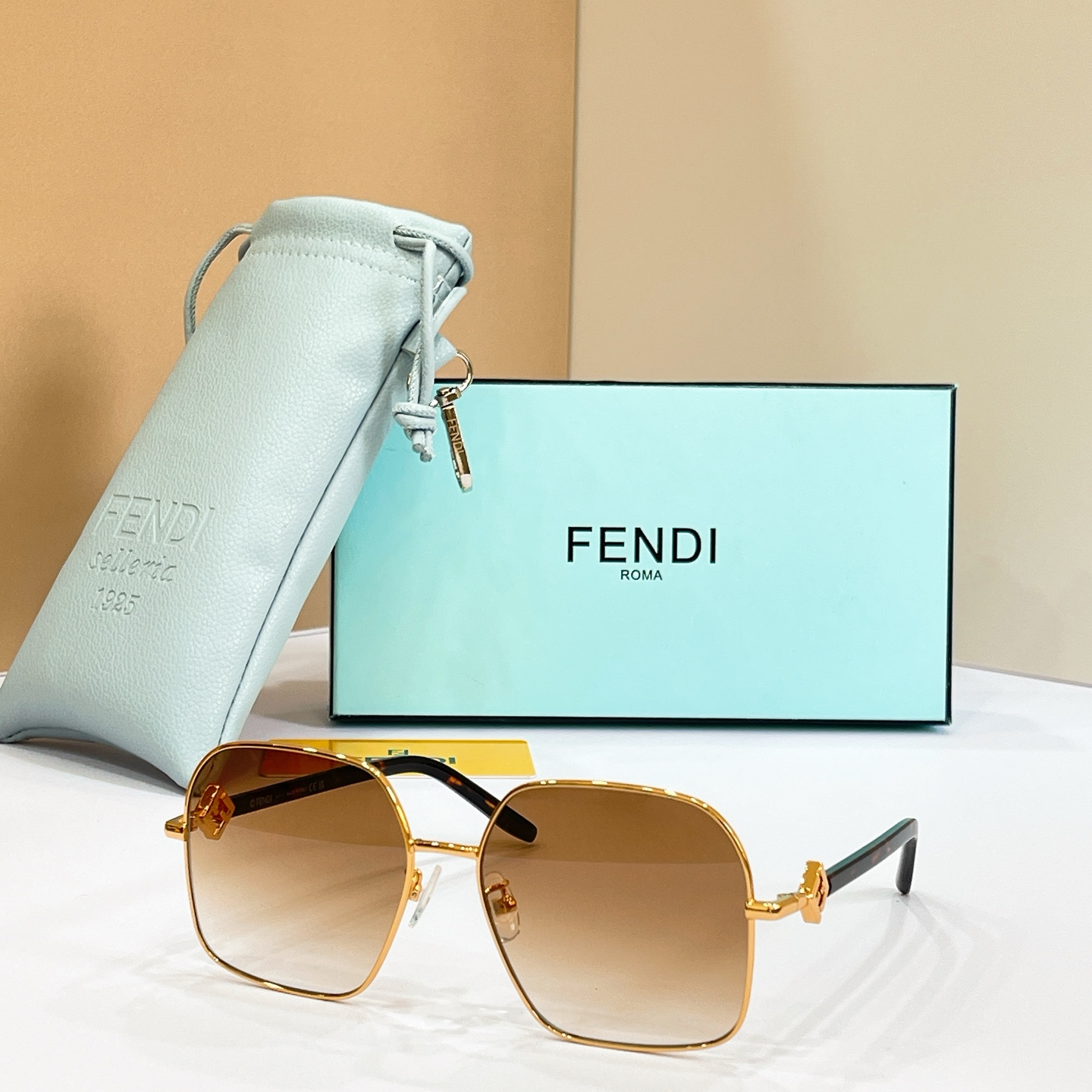 FENDI✨✨✨MODEL：FE40218U✨✨ SIZE：58口15-140✨✨✨