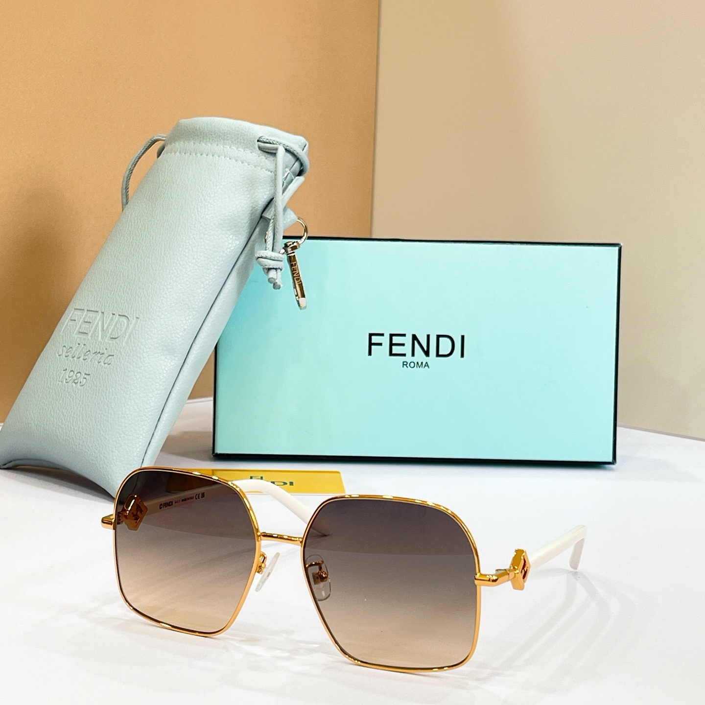 FENDI✨✨✨MODEL：FE40218U✨✨ SIZE：58口15-140✨✨✨