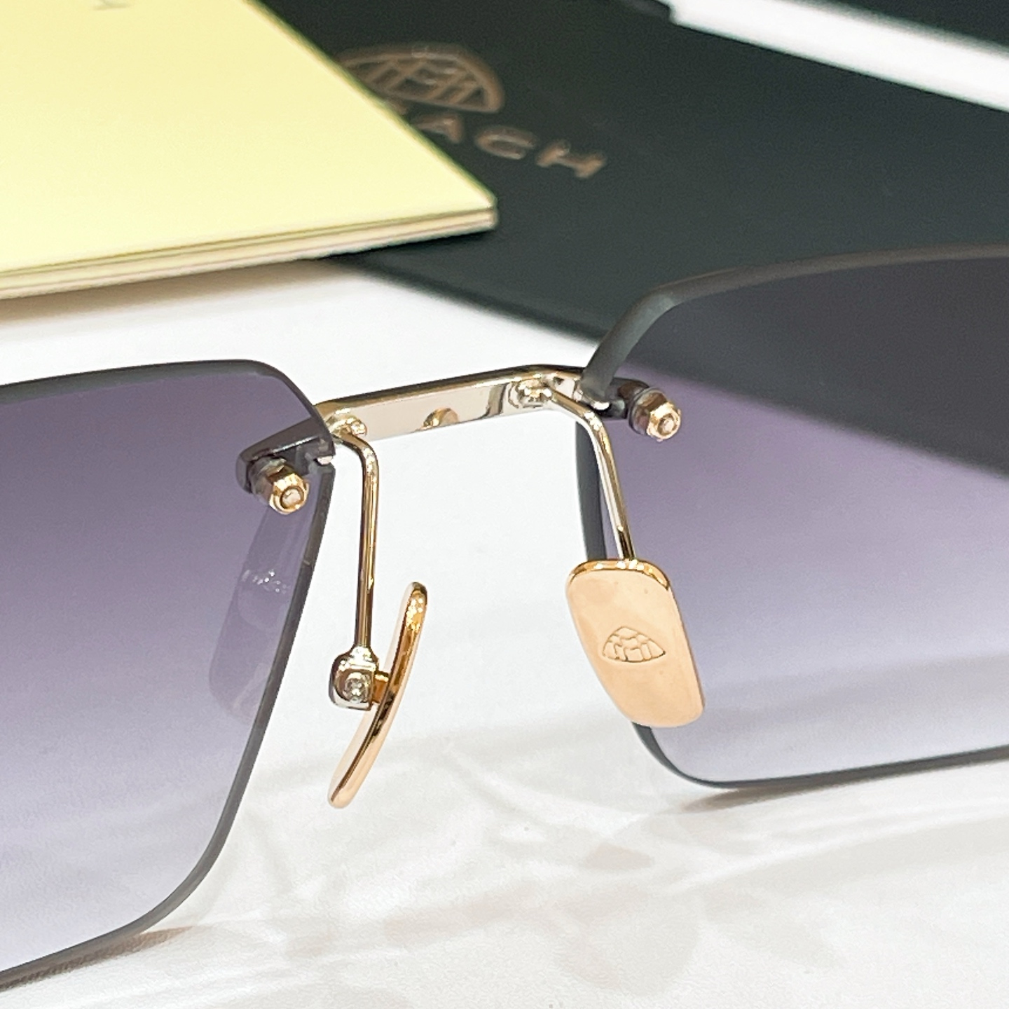 MAYBACH迈巴赫⚜️⚜️⚜️MODEL：THE VISIONIST I⚜️⚜️⚜️SIZE：56口1