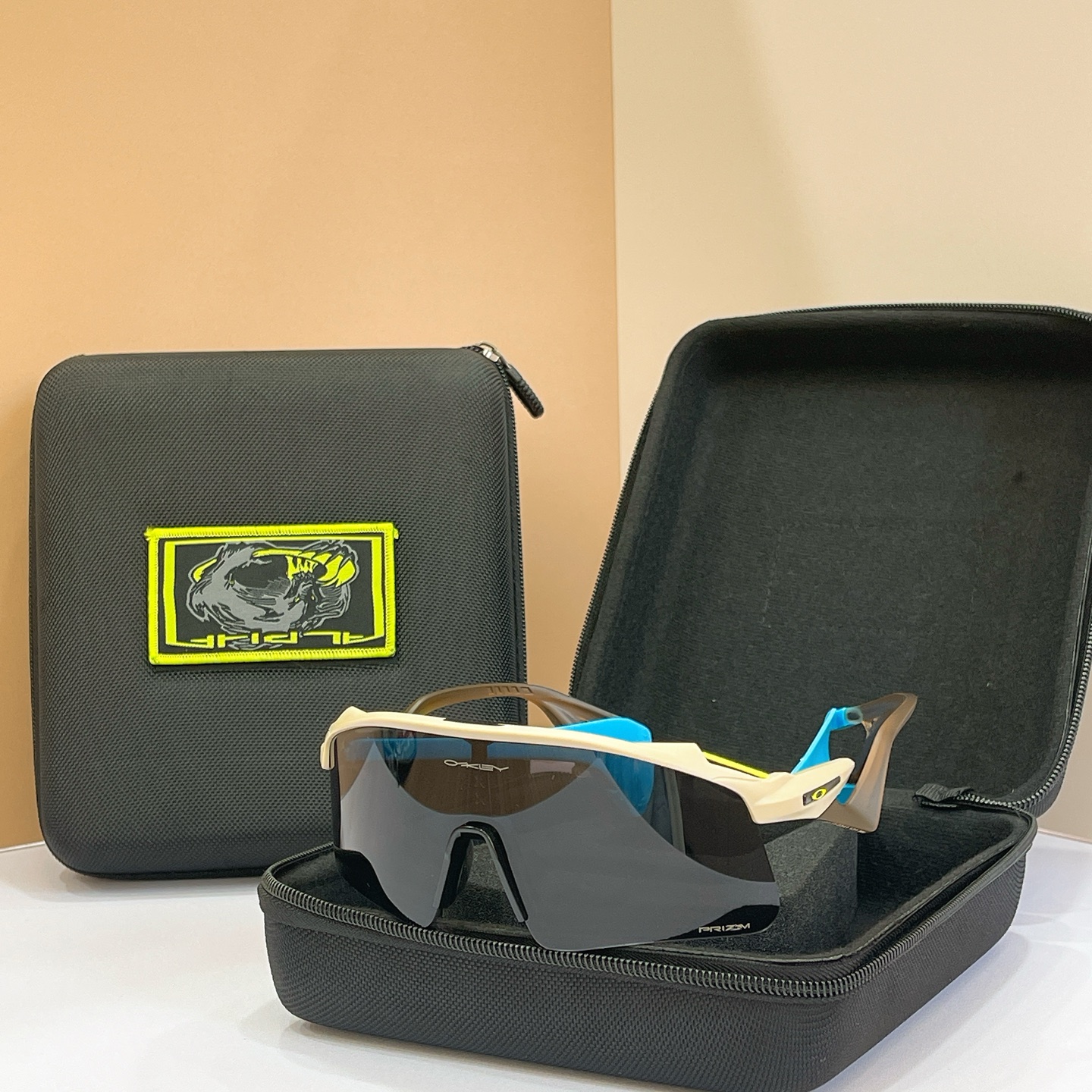 OAKLE*🍂🍂🍂MODEL：9519🍂🍂🍂SIZE:131🍂🍂🍂配送盒子～～