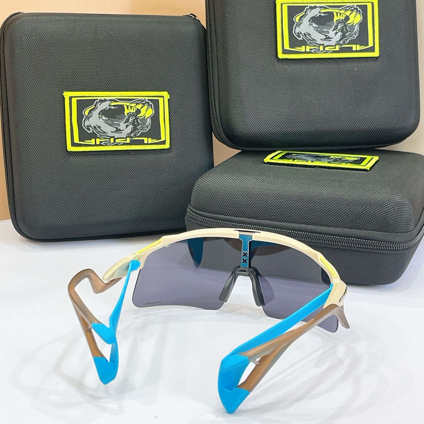 OAKLE*🍂🍂🍂MODEL：9519🍂🍂🍂SIZE:131🍂🍂🍂配送盒子～～