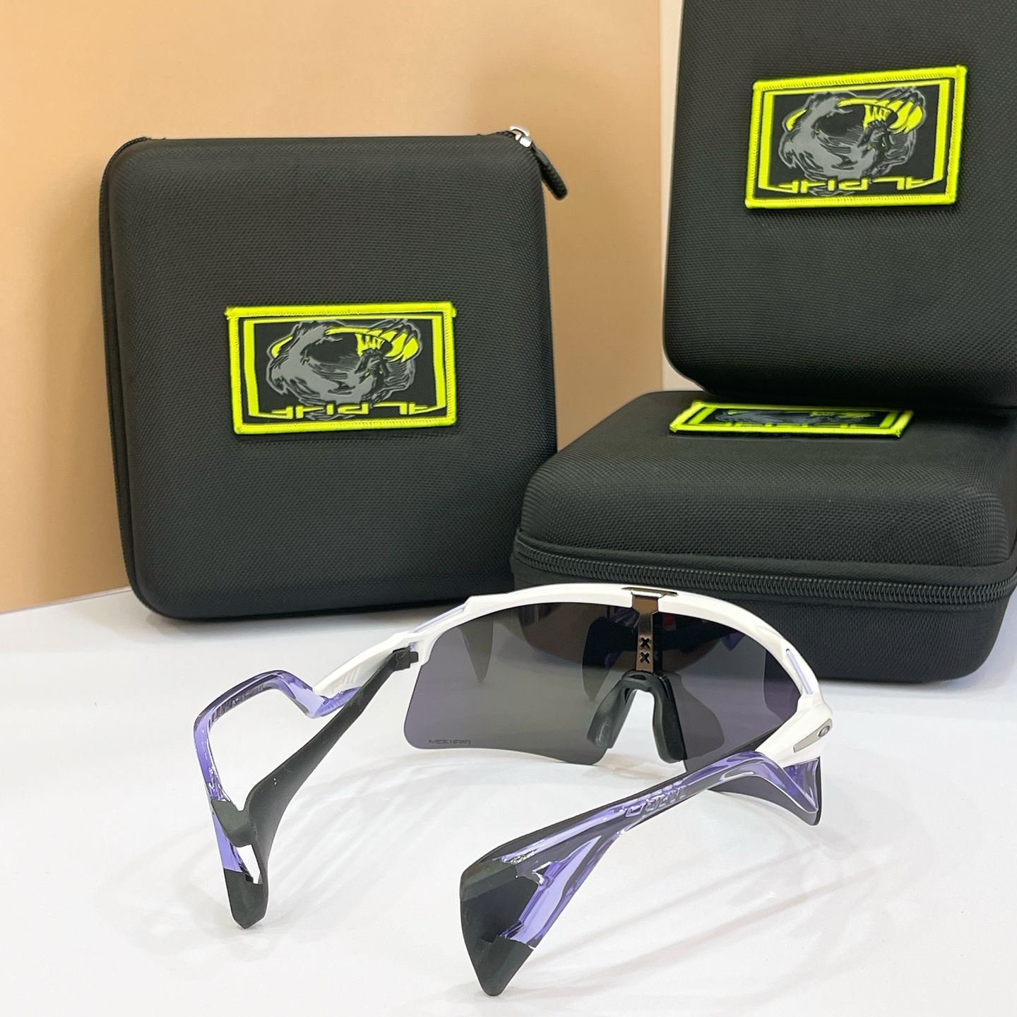 OAKLE*🍂🍂🍂MODEL：9519🍂🍂🍂SIZE:131🍂🍂🍂配送盒子～～