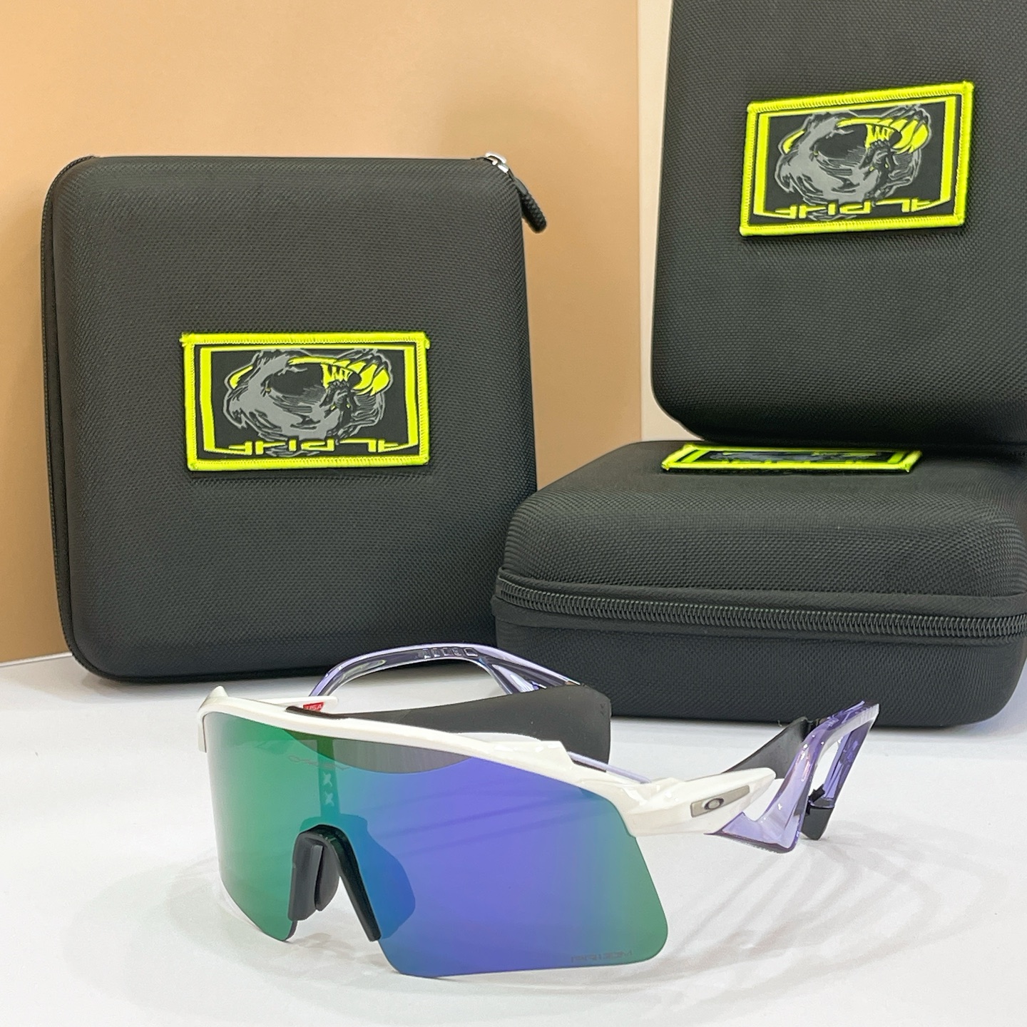 OAKLE*🍂🍂🍂MODEL：9519🍂🍂🍂SIZE:131🍂🍂🍂配送盒子～～