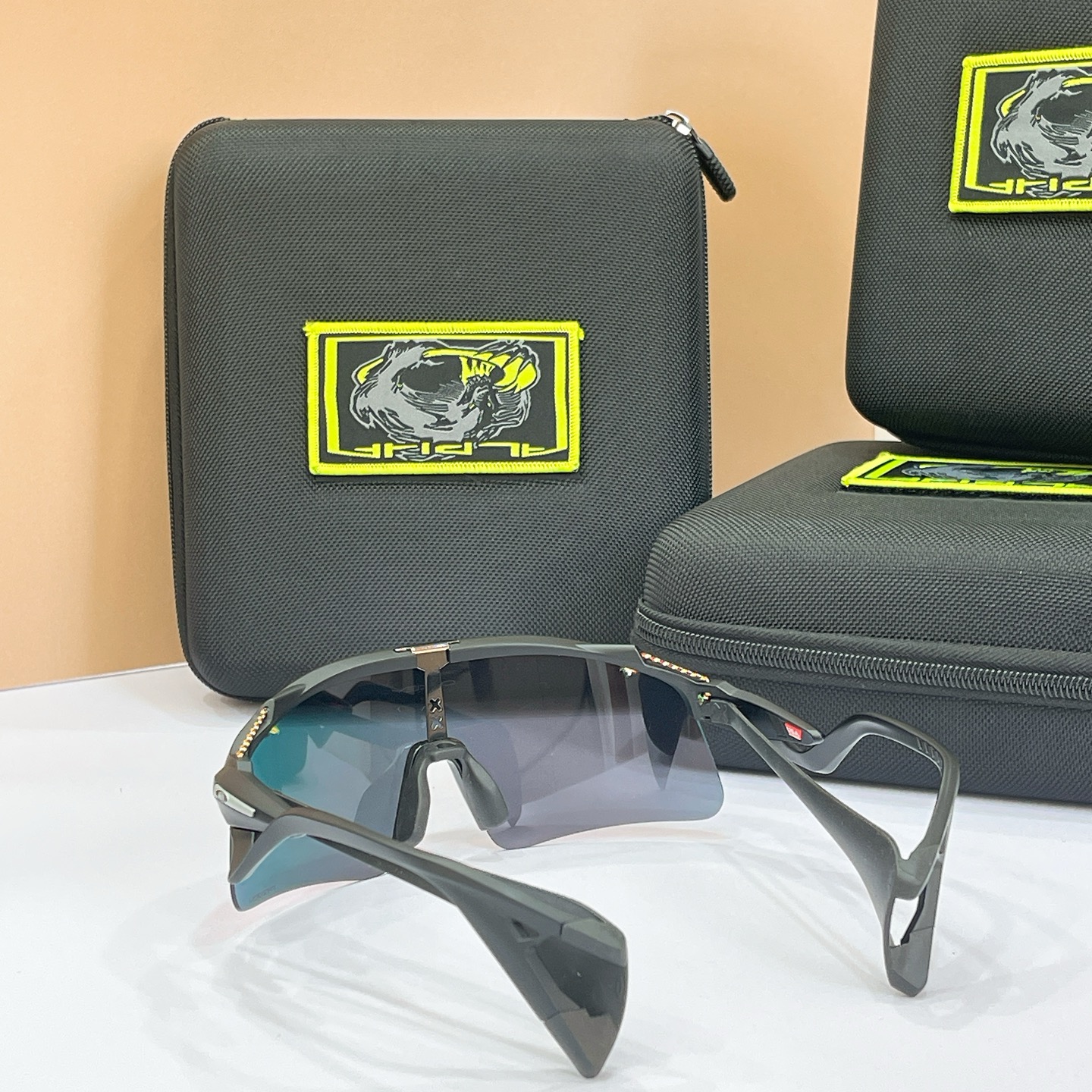 OAKLE*🍂🍂🍂MODEL：9519🍂🍂🍂SIZE:131🍂🍂🍂配送盒子～～