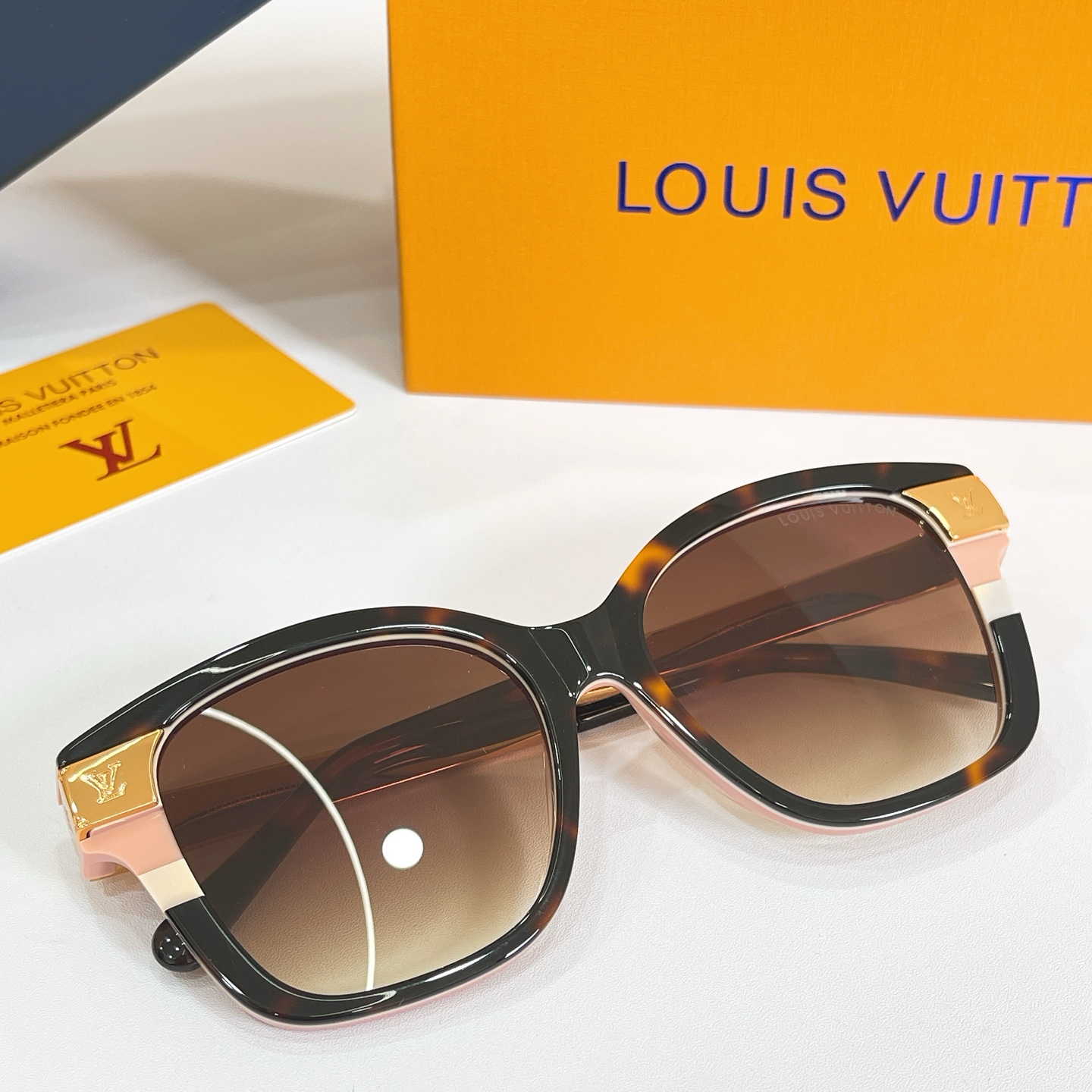 LOUIS VUITTO*✨✨✨MODEL：Z3182E✨✨✨ SIZE：53口17-145✨✨✨