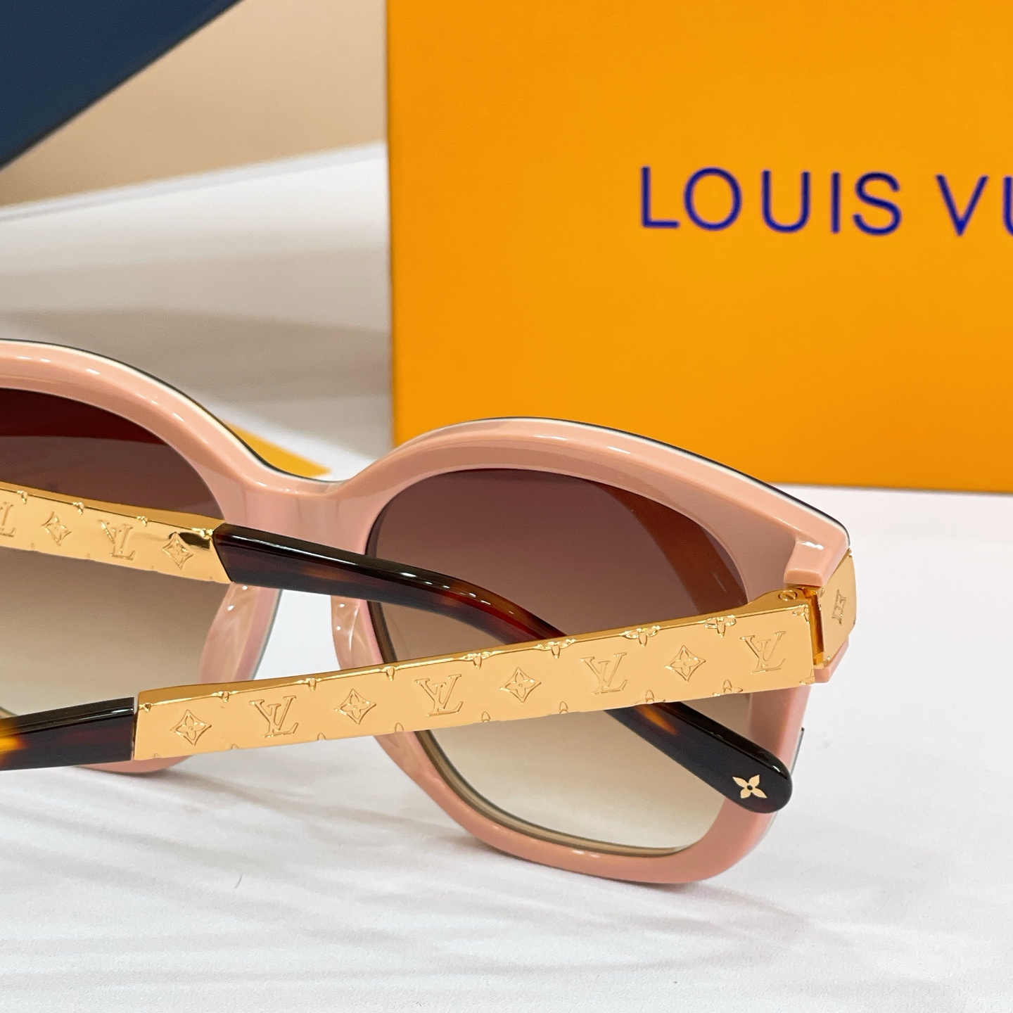 LOUIS VUITTO*✨✨✨MODEL：Z3182E✨✨✨ SIZE：53口17-145✨✨✨