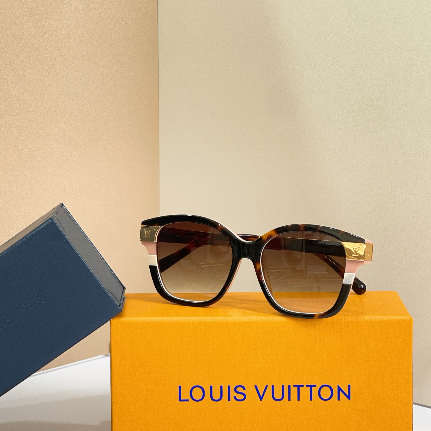 LOUIS VUITTO*✨✨✨MODEL：Z3182E✨✨✨ SIZE：53口17-145✨✨✨