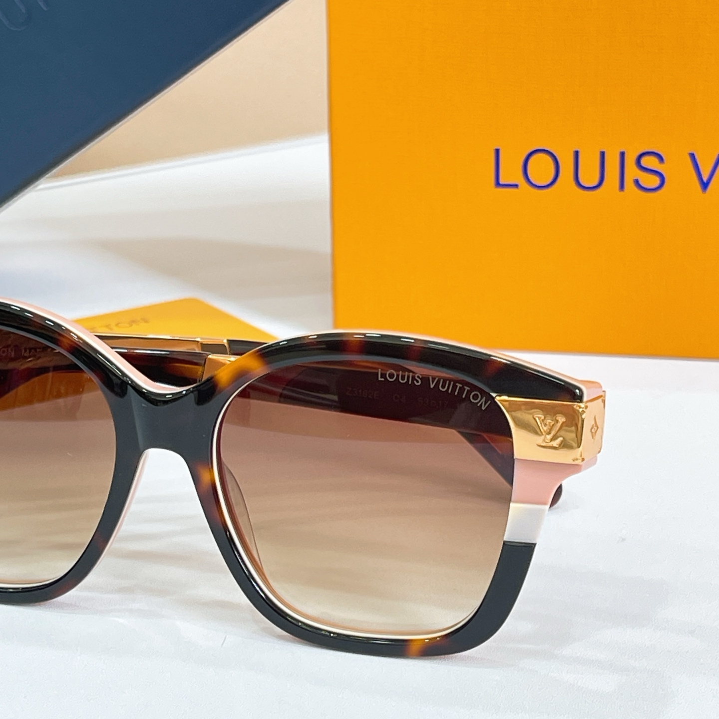 LOUIS VUITTO*✨✨✨MODEL：Z3182E✨✨✨ SIZE：53口17-145✨✨✨