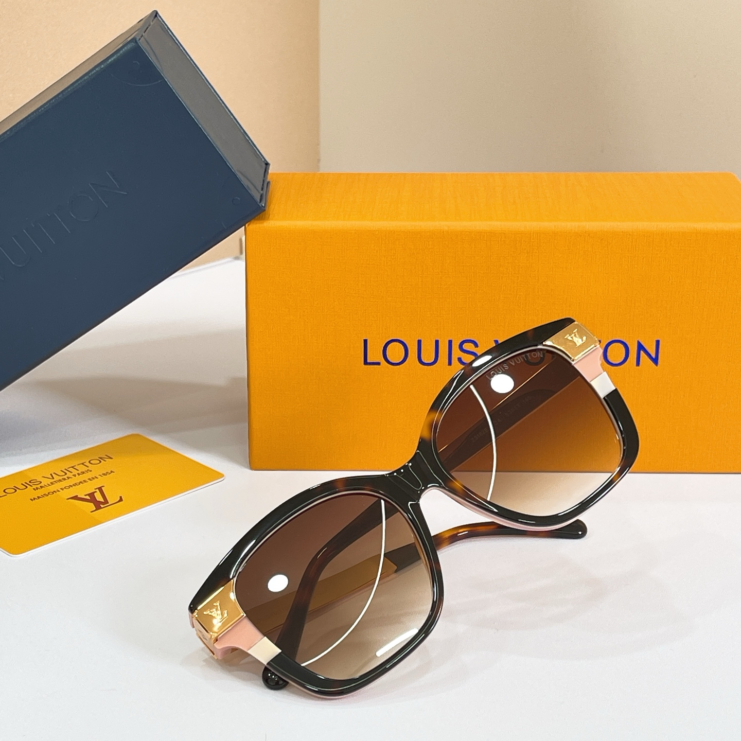 LOUIS VUITTO*✨✨✨MODEL：Z3182E✨✨✨ SIZE：53口17-145✨✨✨