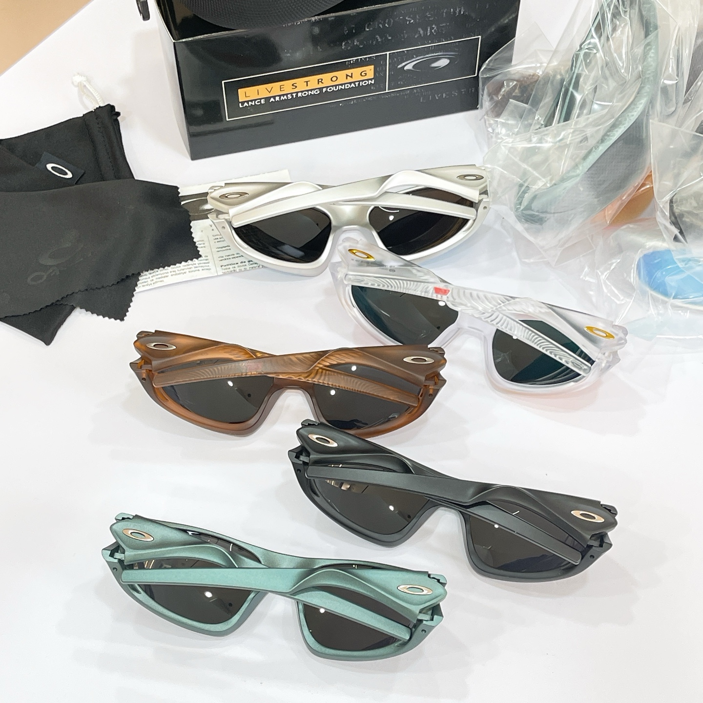 OAKLE*🍂🍂🍂MODEL：9528🍂🍂🍂SIZE:60口18-130🍂🍂🍂偏光镜片～～