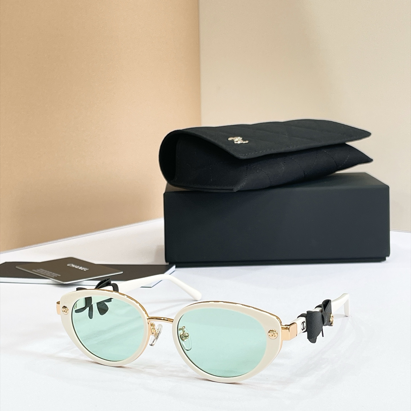 CHANEL Sunglasses