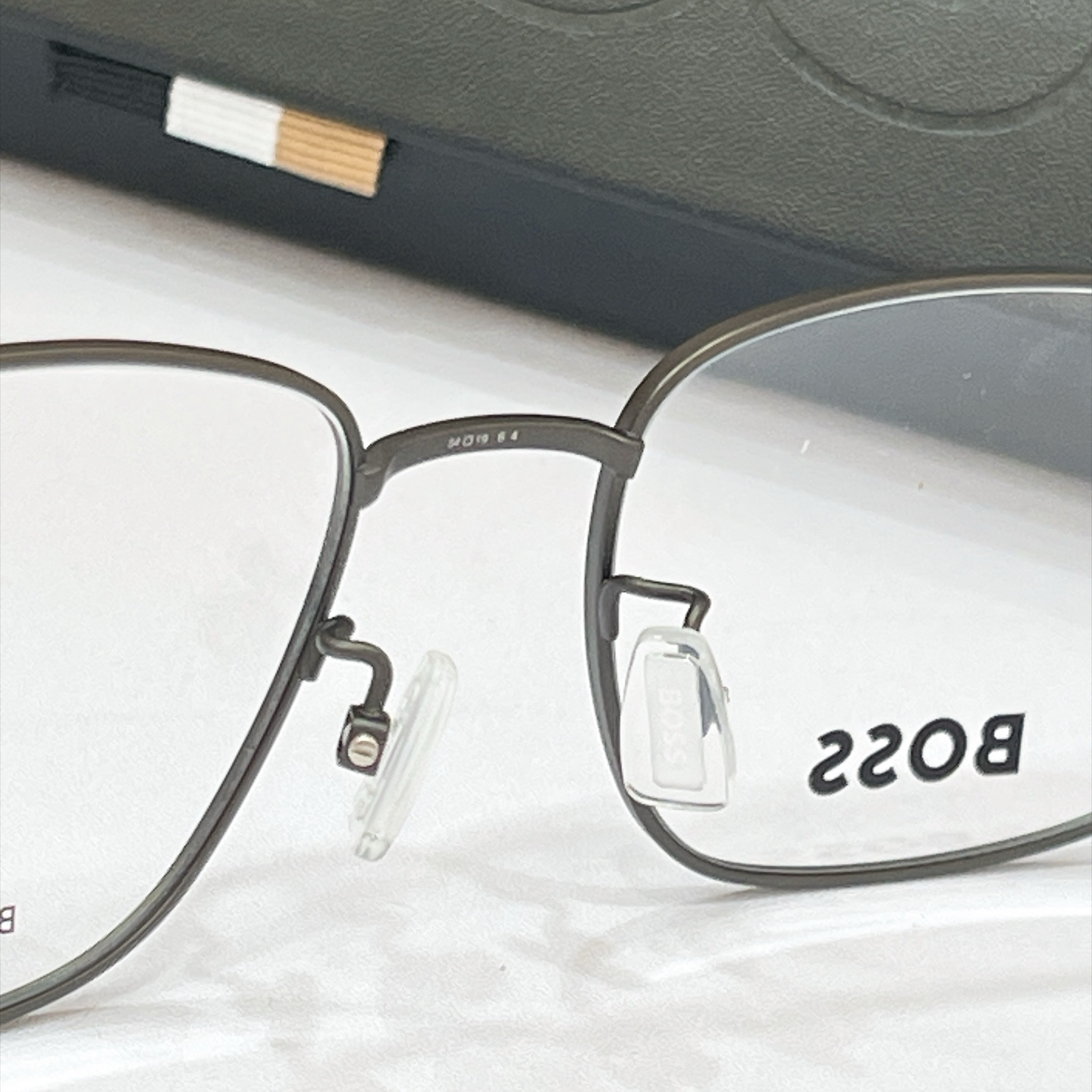 BOSS✨✨✨MODEL: Boss 1821✨✨✨SIZE：54口19-150✨✨✨钛～～原装货品～～