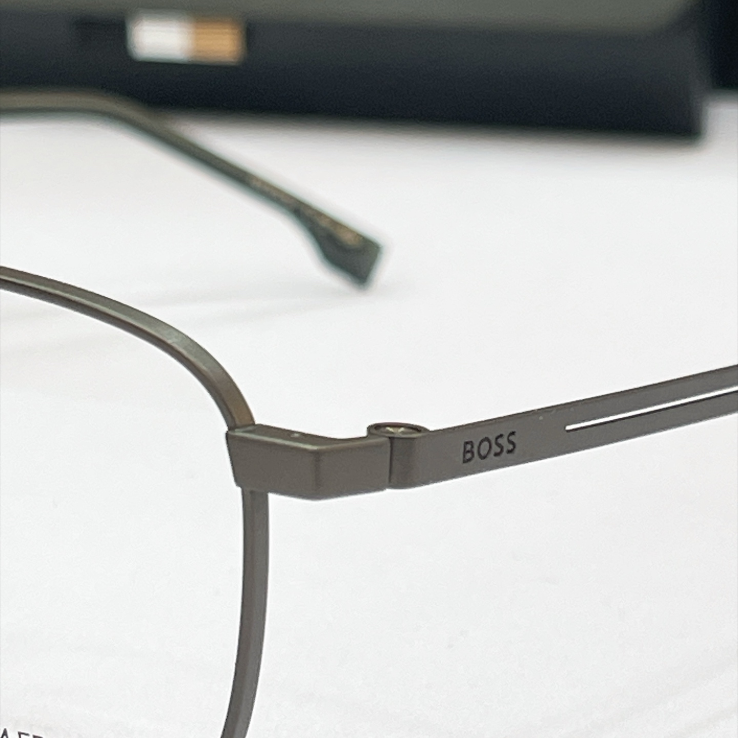 BOSS✨✨✨MODEL: Boss 1821✨✨✨SIZE：54口19-150✨✨✨钛～～原装货品～～