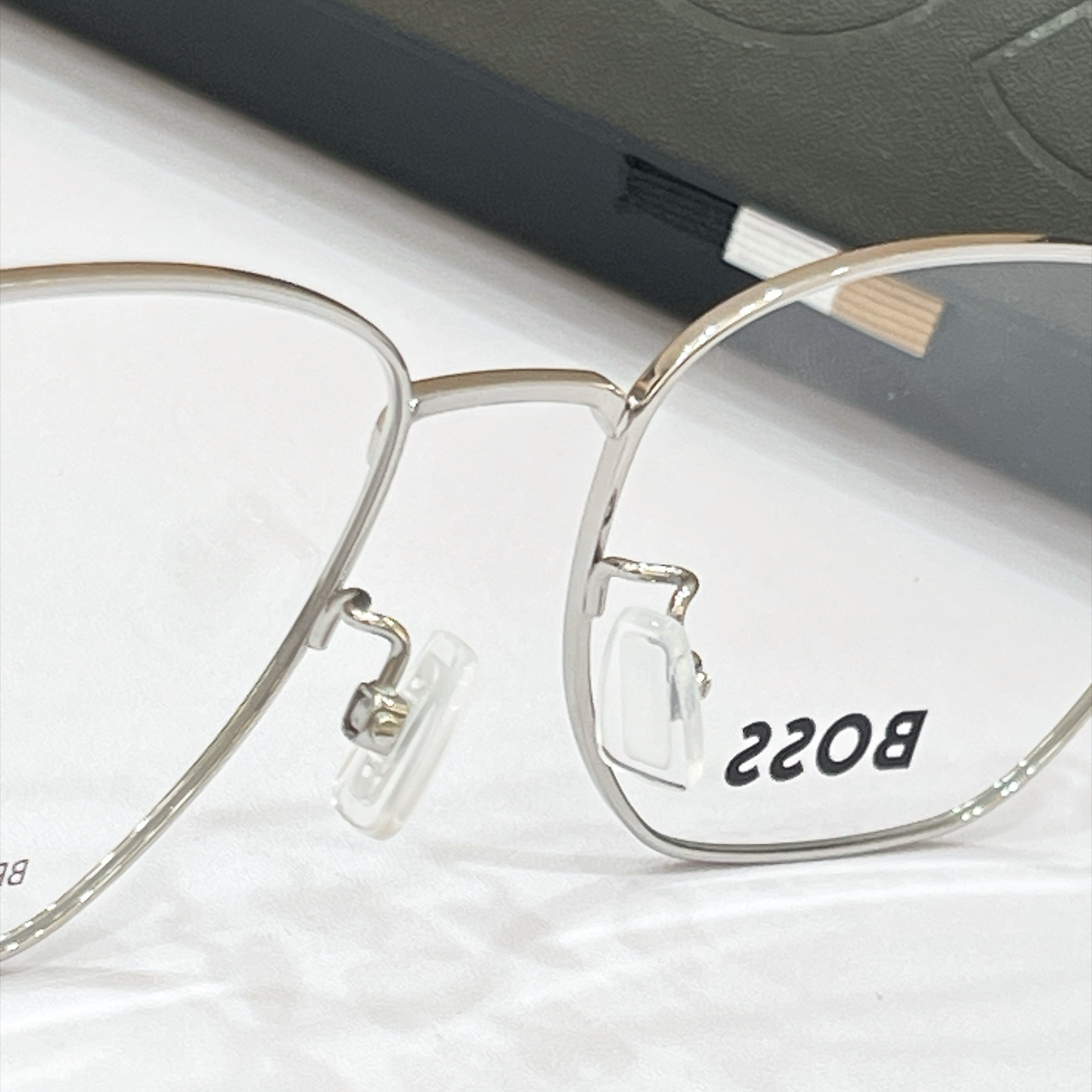 BOSS✨✨✨MODEL: Boss 1816✨✨✨SIZE：54口19-150✨✨✨钛～～原装货品～～