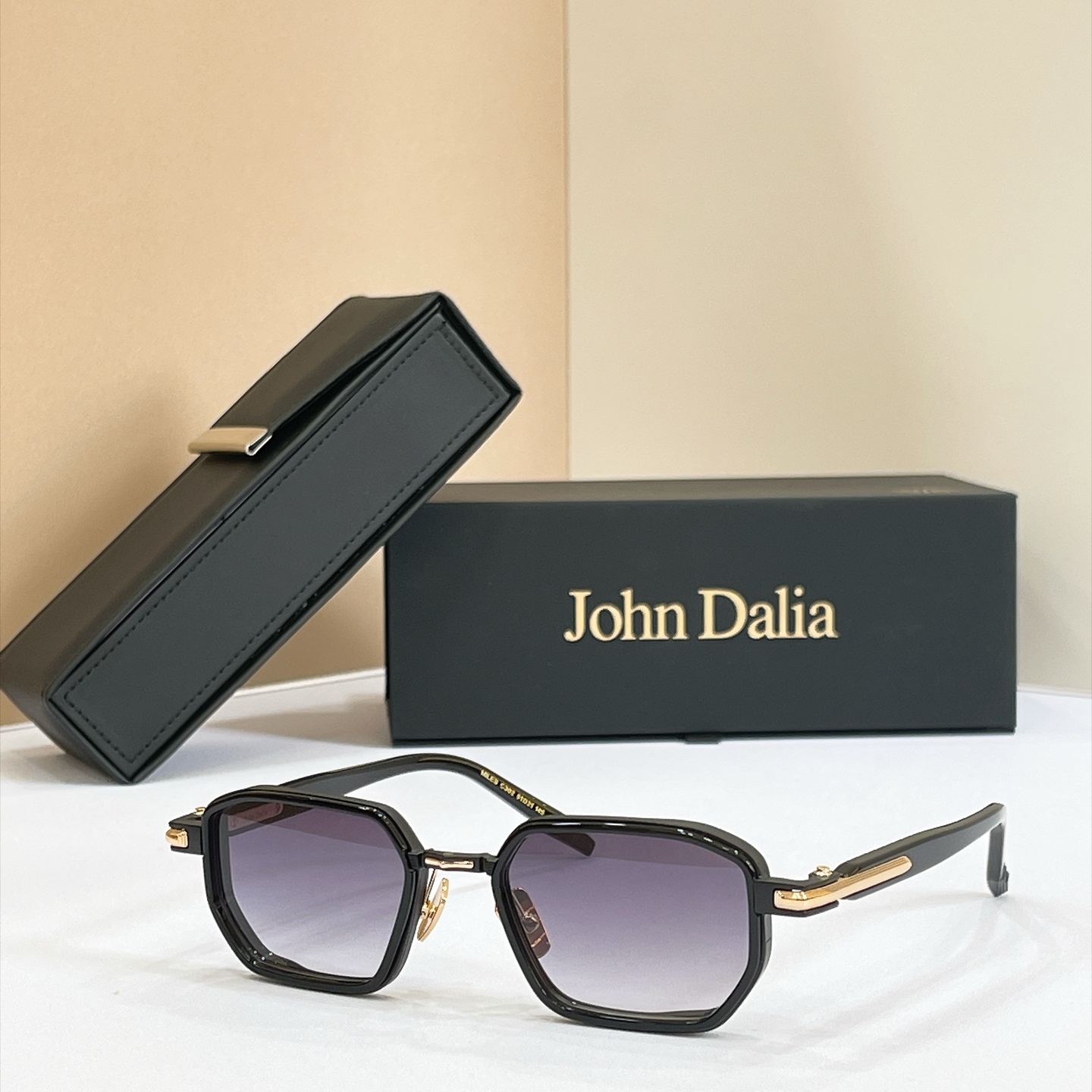 John Daila🌟🌟🌟MODEL:  MILES🌟🌟🌟SIZE: 51口21-145🌟🌟🌟配送盒子～～