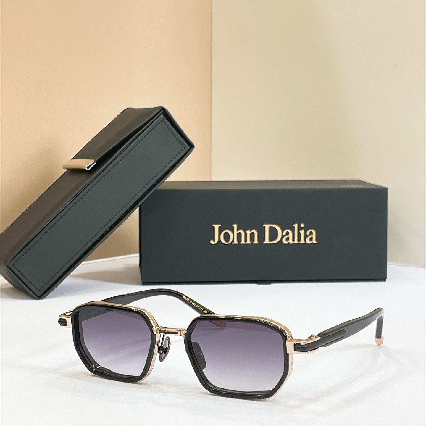 John Daila🌟🌟🌟MODEL:  MILES🌟🌟🌟SIZE: 51口21-145🌟🌟🌟配送盒子～～