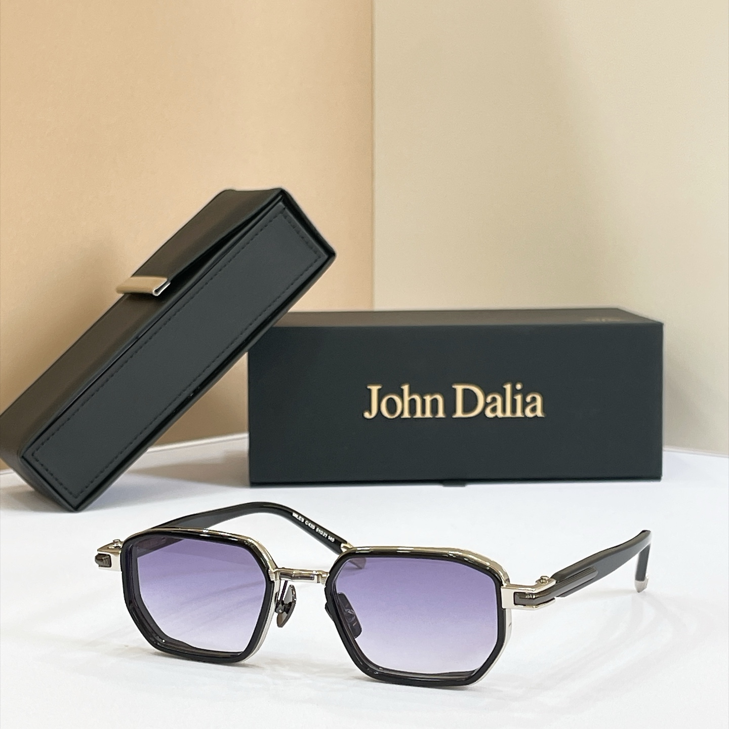 John Daila🌟🌟🌟MODEL:  MILES🌟🌟🌟SIZE: 51口21-145🌟🌟🌟配送盒子～～