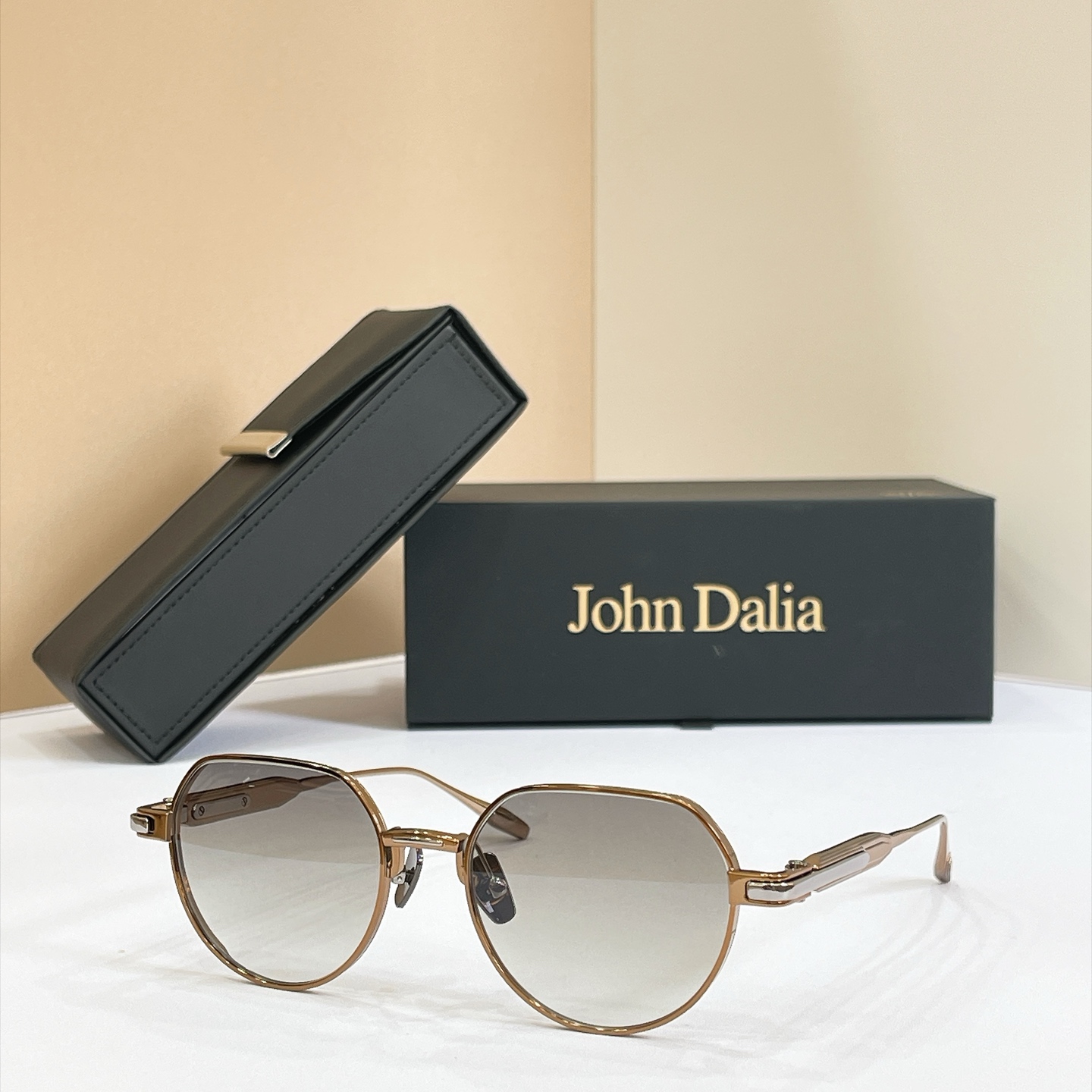 John Daila🌟🌟🌟MODEL:  ANYA🌟🌟🌟SIZE: 52口19-145🌟🌟🌟配送盒子～～
