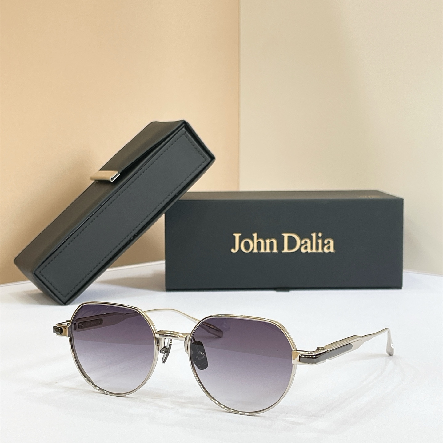 John Daila🌟🌟🌟MODEL:  ANYA🌟🌟🌟SIZE: 52口19-145🌟🌟🌟配送盒子～～