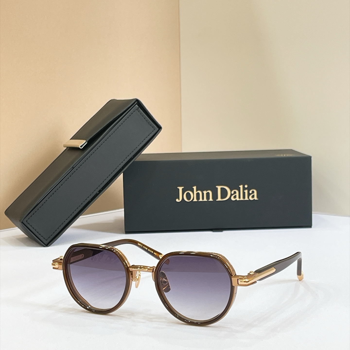 John Daila🌟🌟🌟MODEL:  ANYA🌟🌟🌟SIZE: 52口19-145🌟🌟🌟配送盒子～～