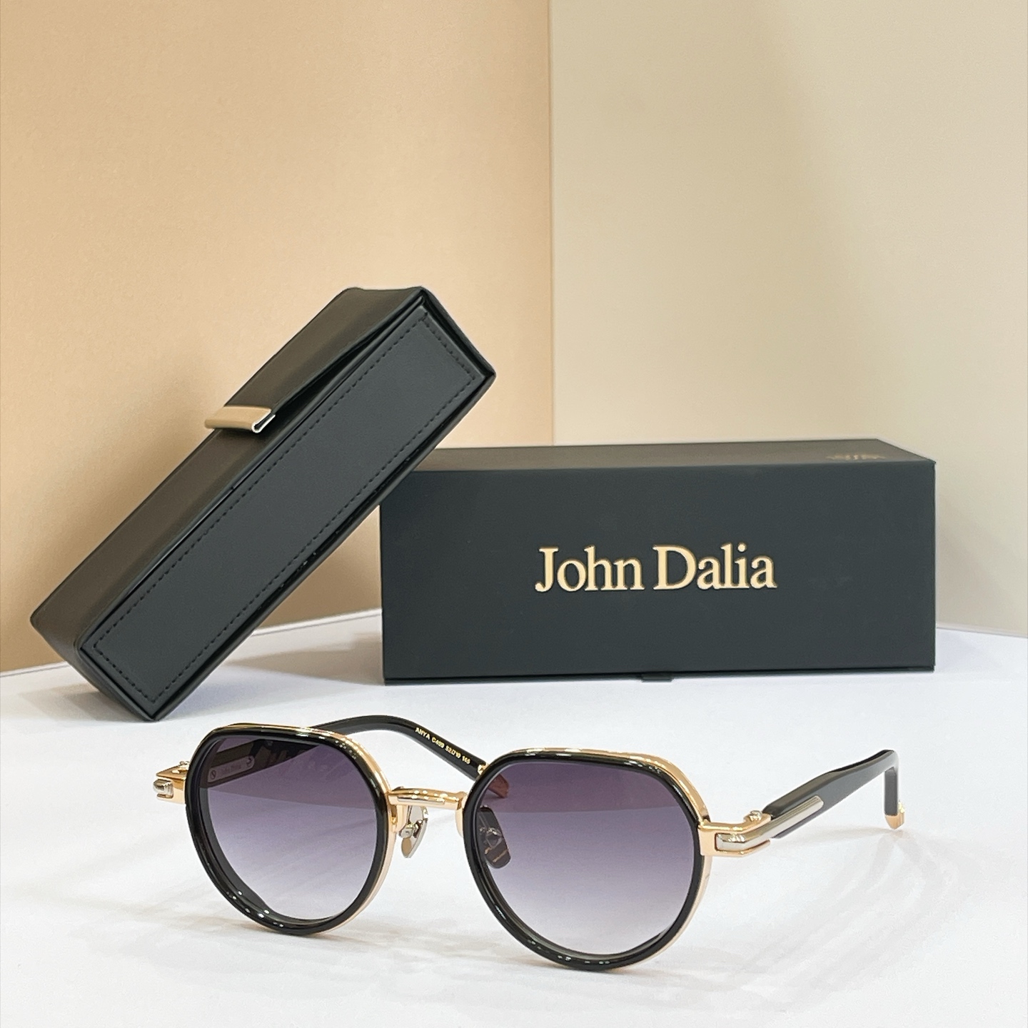 John Daila🌟🌟🌟MODEL:  ANYA🌟🌟🌟SIZE: 52口19-145🌟🌟🌟配送盒子～～