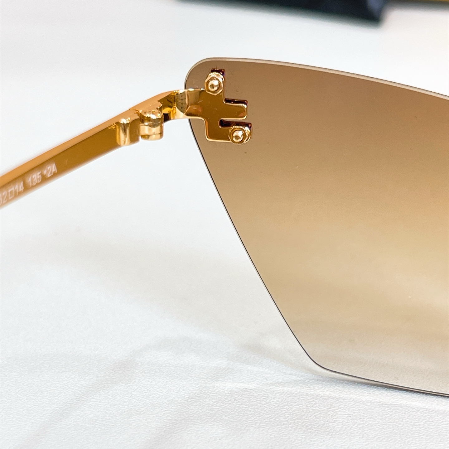 FENDI✨✨✨MODEL：FE4160US✨✨ SIZE：62口14-135✨✨✨