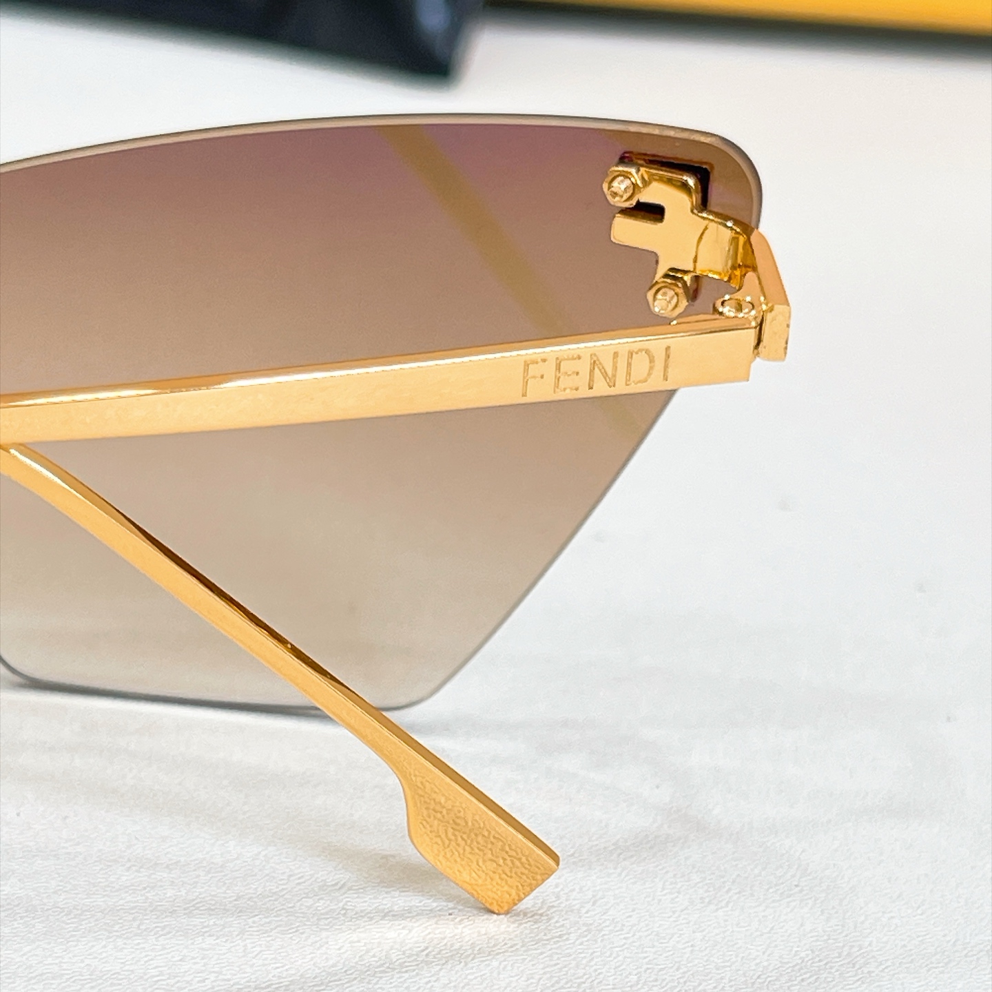 FENDI✨✨✨MODEL：FE4160US✨✨ SIZE：62口14-135✨✨✨